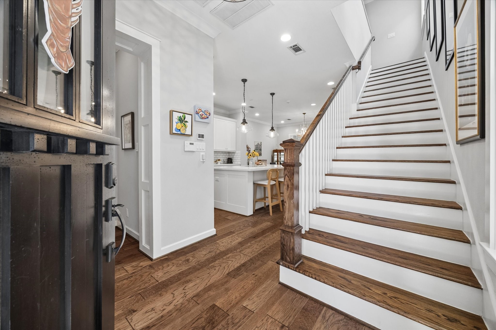 118 E 27th Street B Property Photo 10