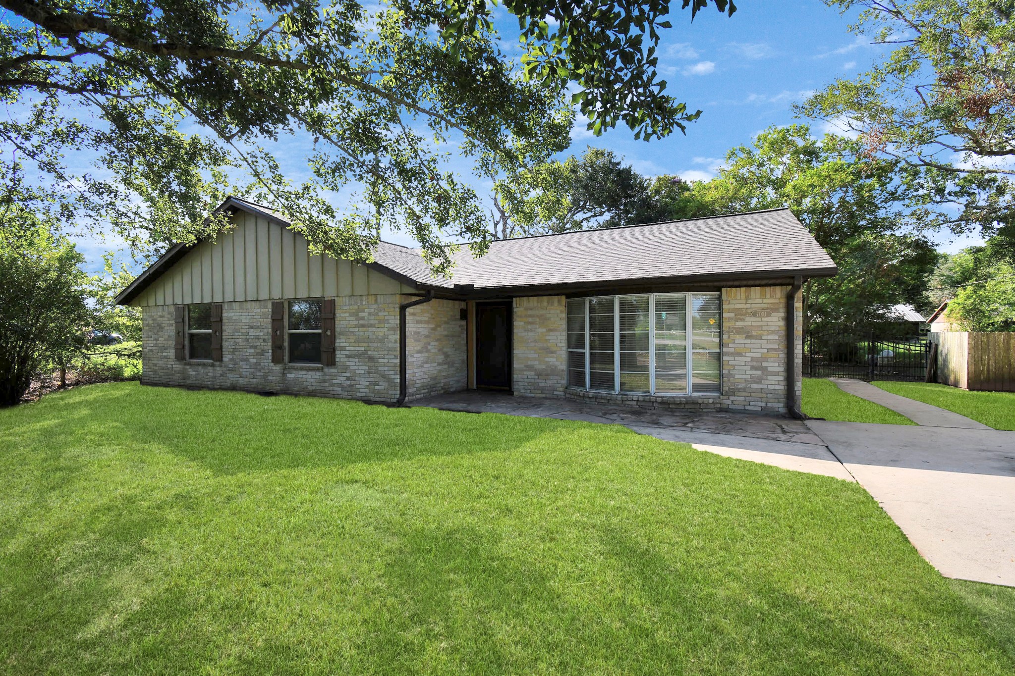 Beasley Real Estate Listings Main Image