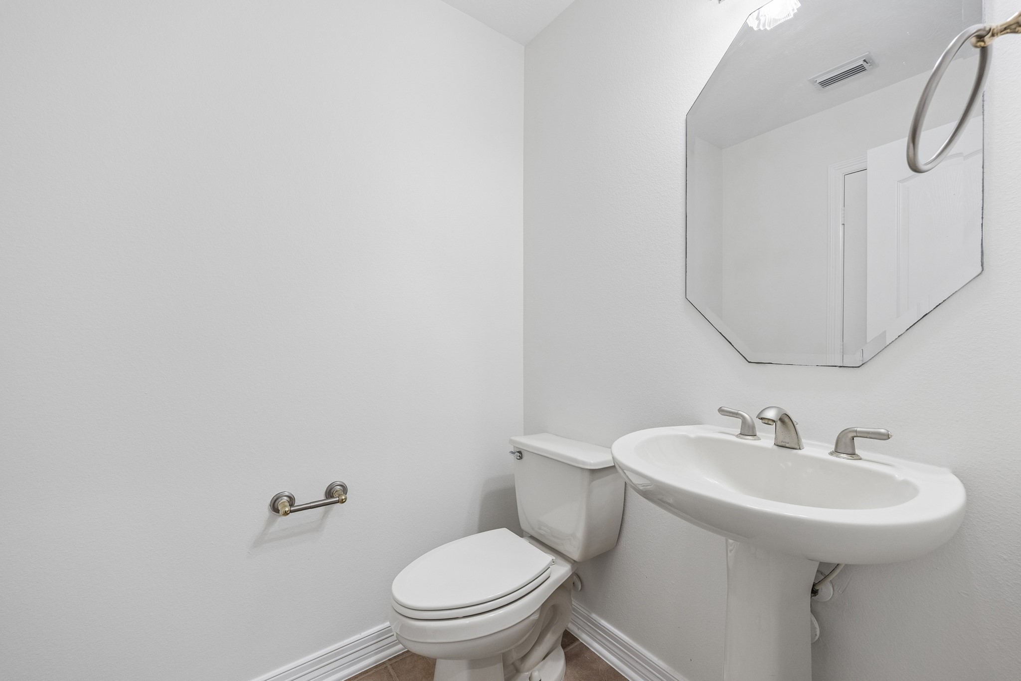 3407 Mystic Port Court Property Photo 6