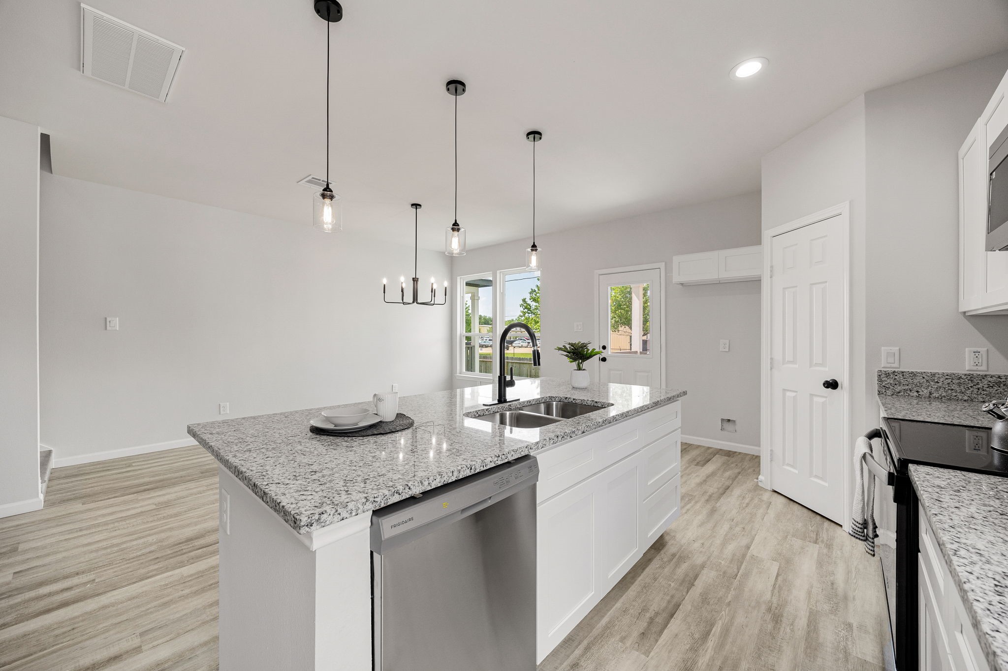 8 Donna Court B Property Photo 12