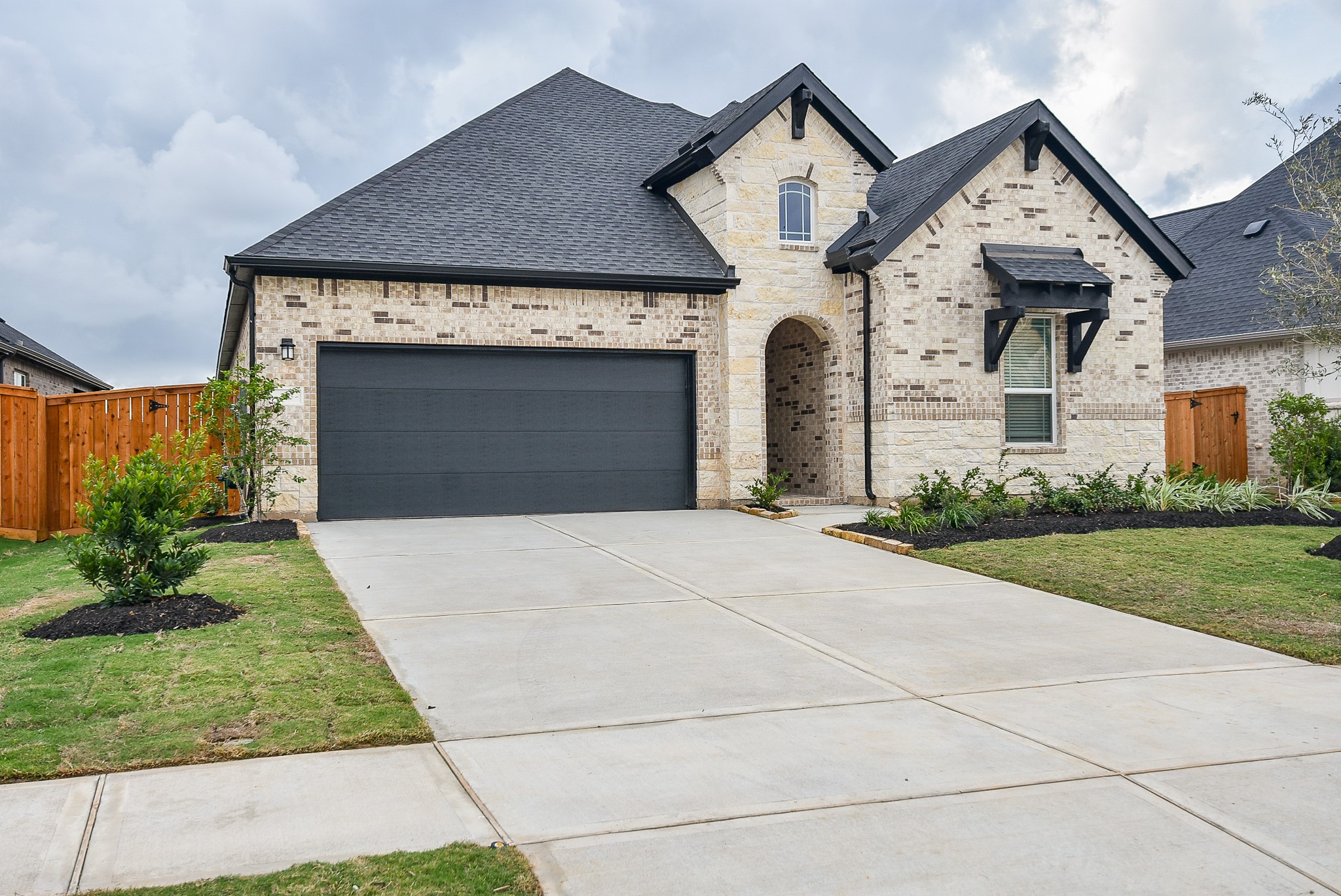 7622 Ridgeside Drive Property Photo 3