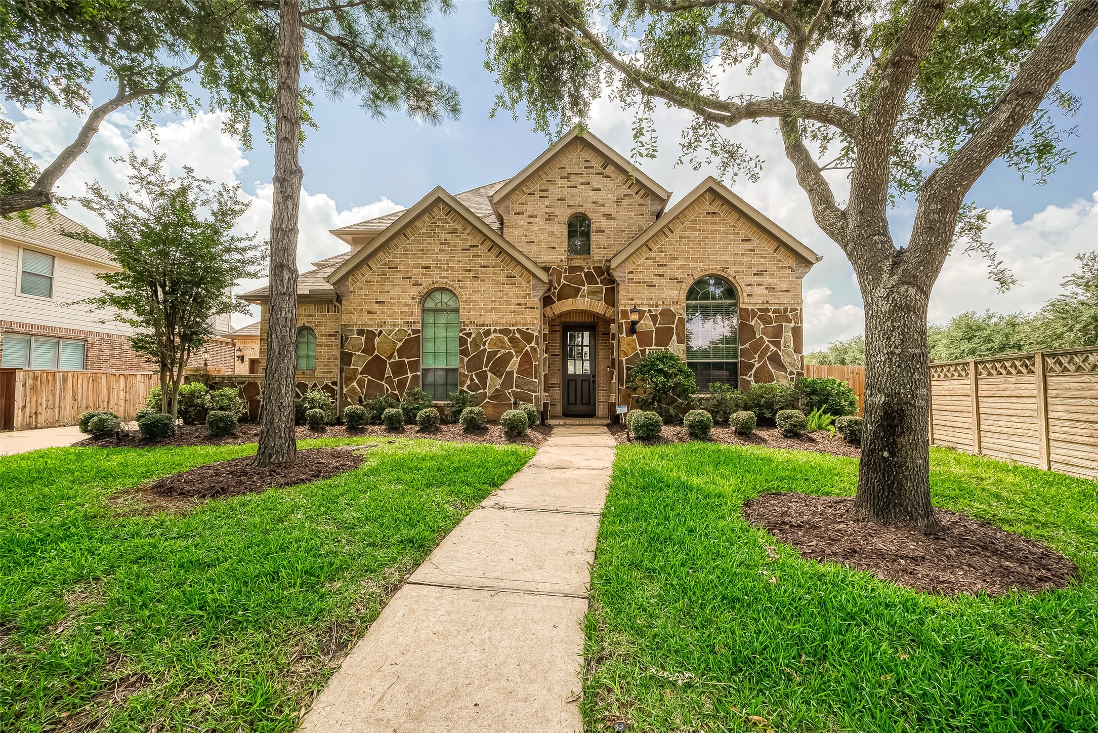 8529 Graceful Oak Crossing Property Photo