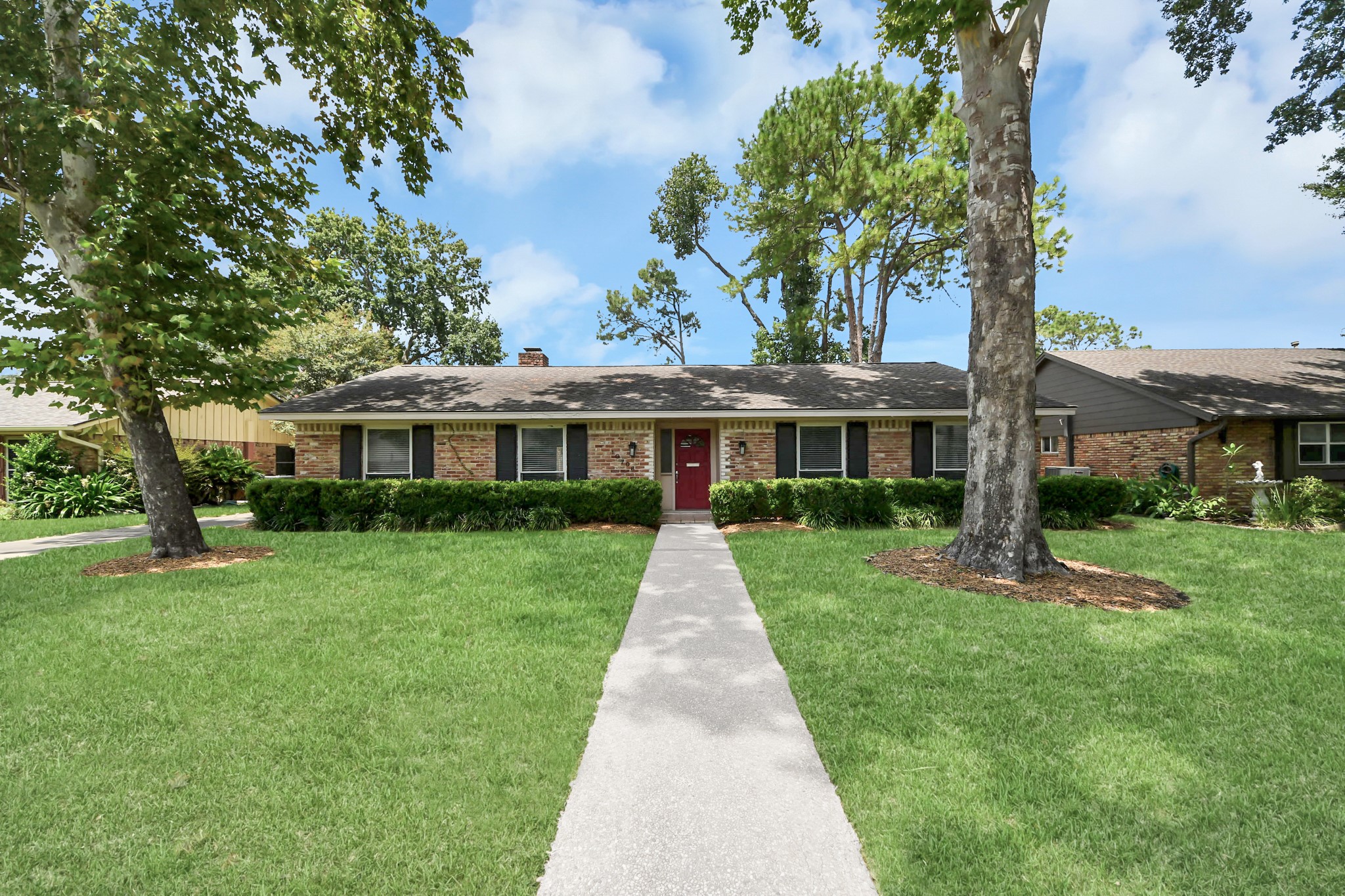10706 Inwood Drive Property Photo 2