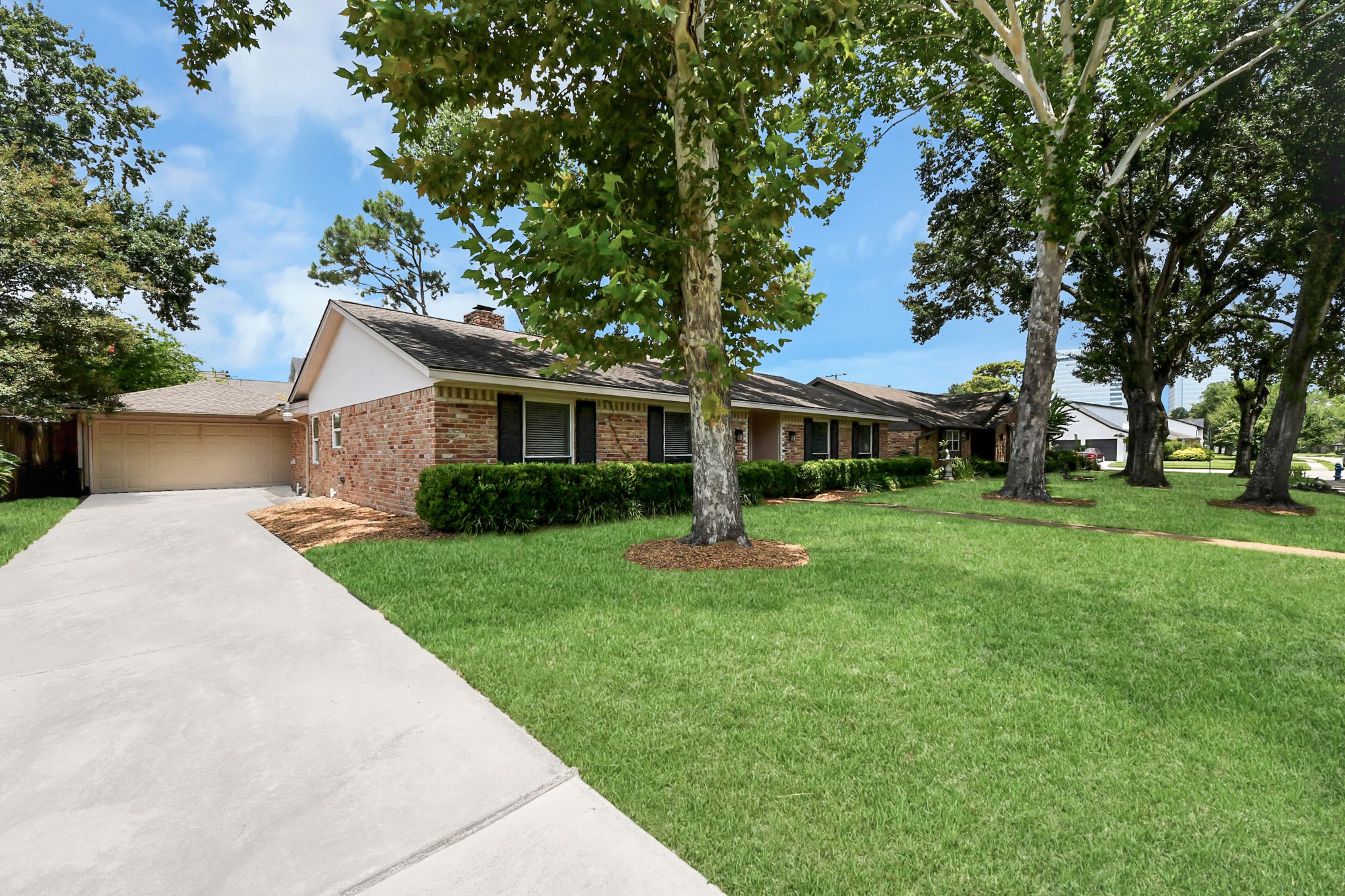 10706 Inwood Drive Property Photo 3