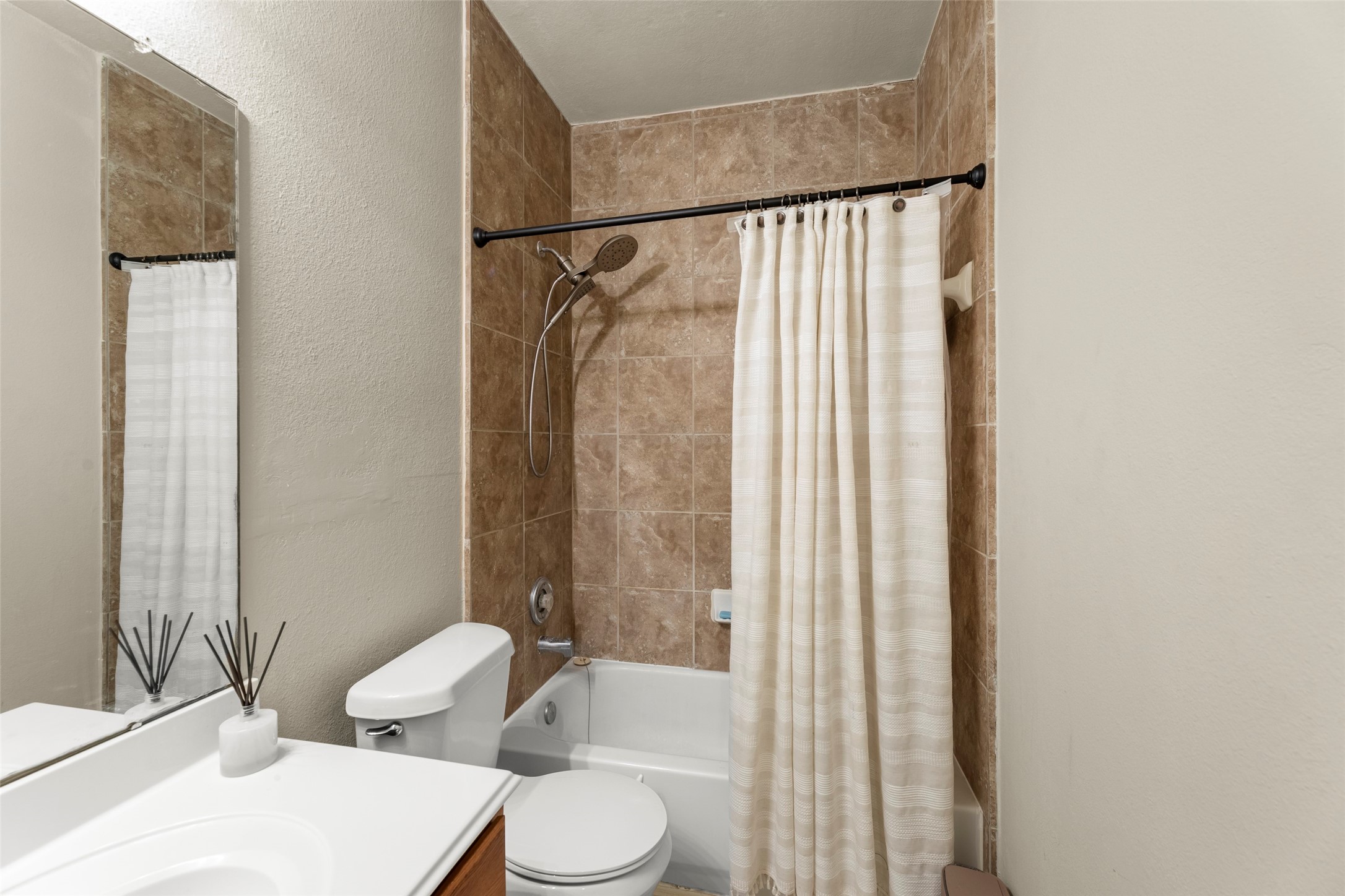 20527 Providence Point Drive Property Photo 5