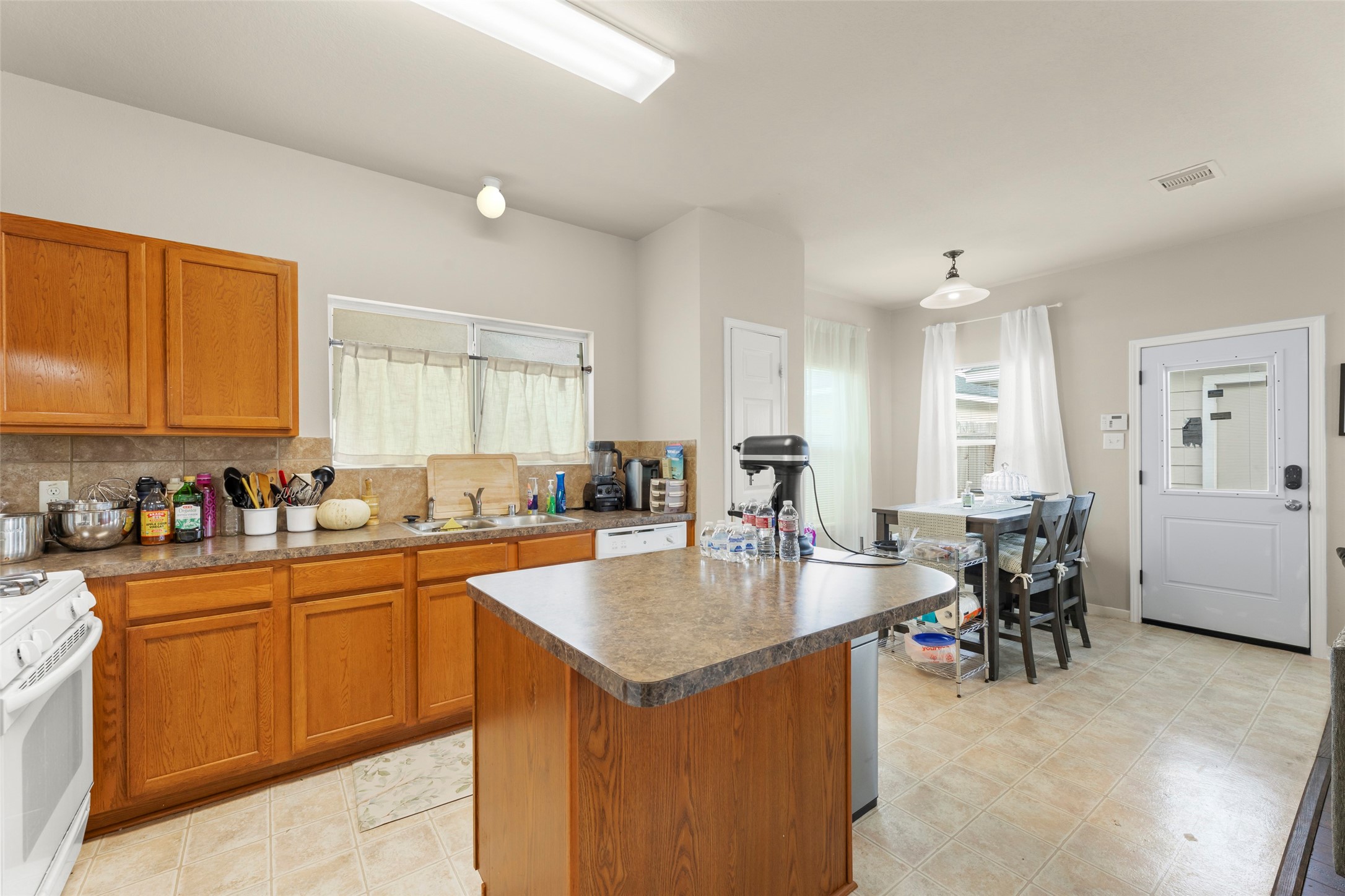 20527 Providence Point Drive Property Photo 6