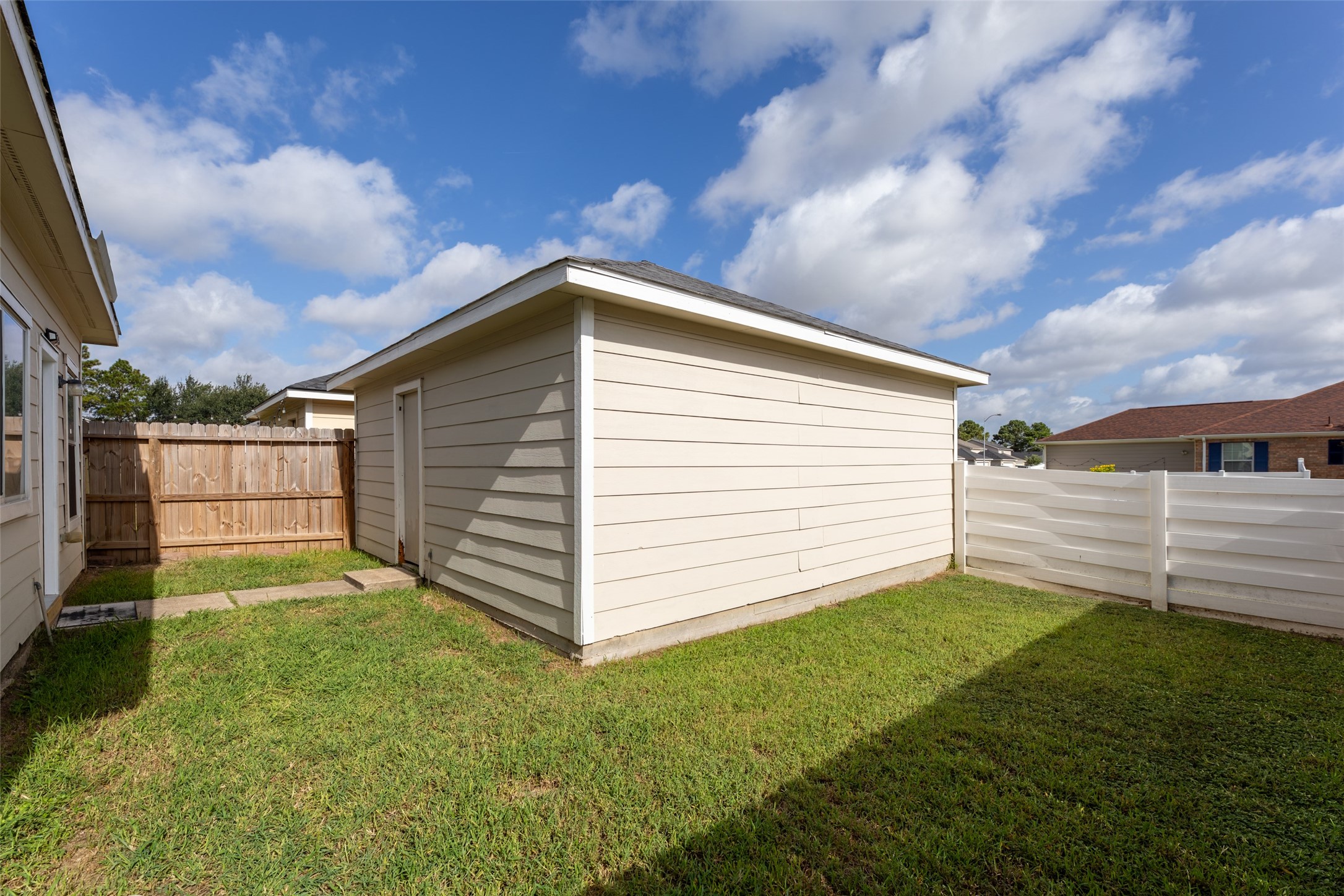 20527 Providence Point Drive Property Photo 15