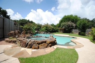 2731 Lakeside Village Drive Property Photo 3