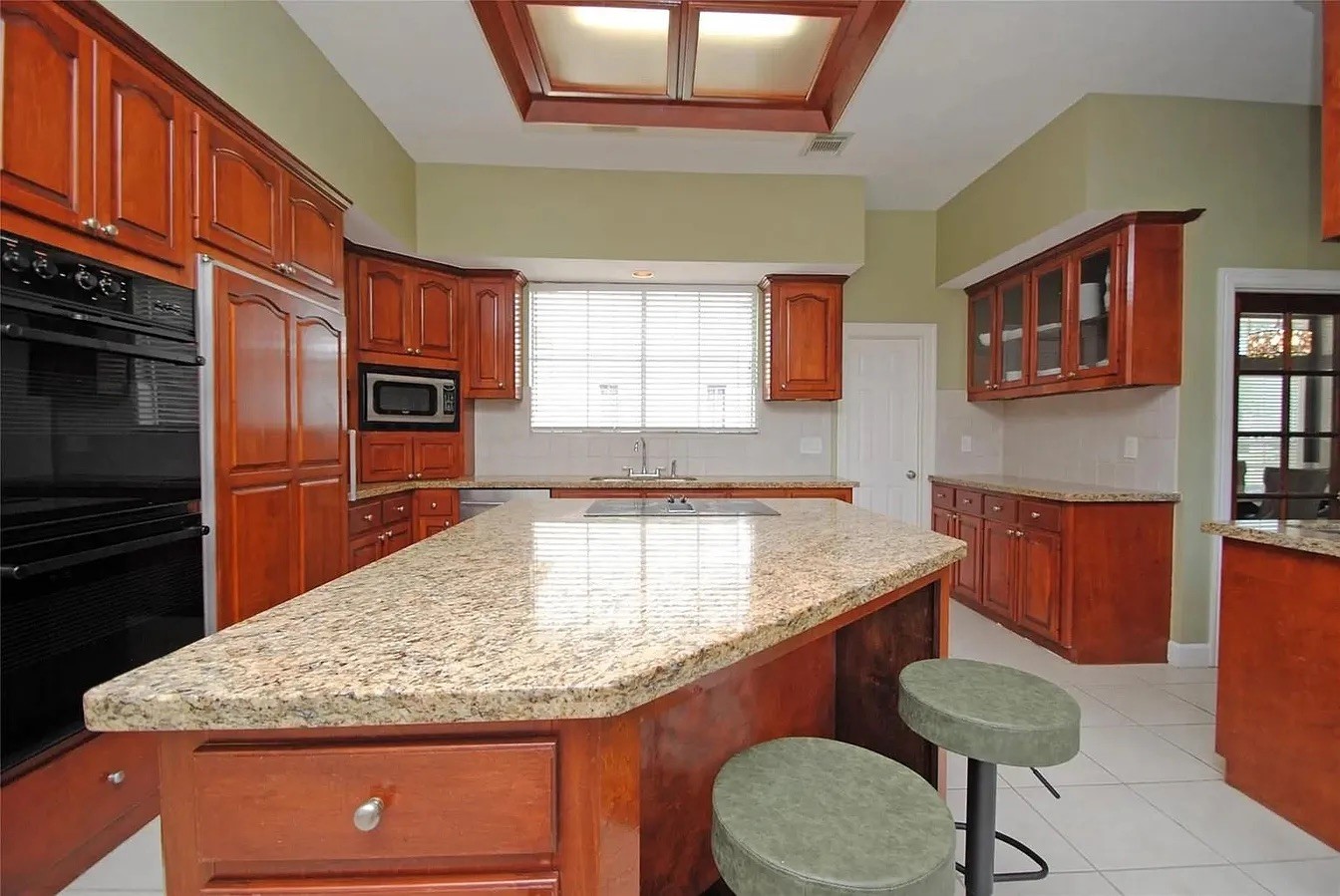 2731 Lakeside Village Drive Property Photo 13