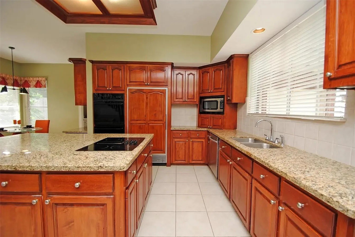 2731 Lakeside Village Drive Property Photo 14