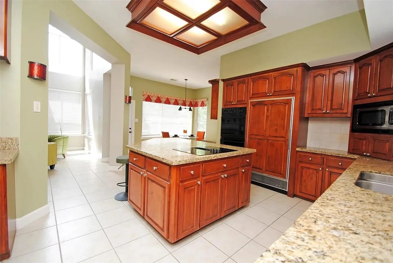 2731 Lakeside Village Drive Property Photo 15