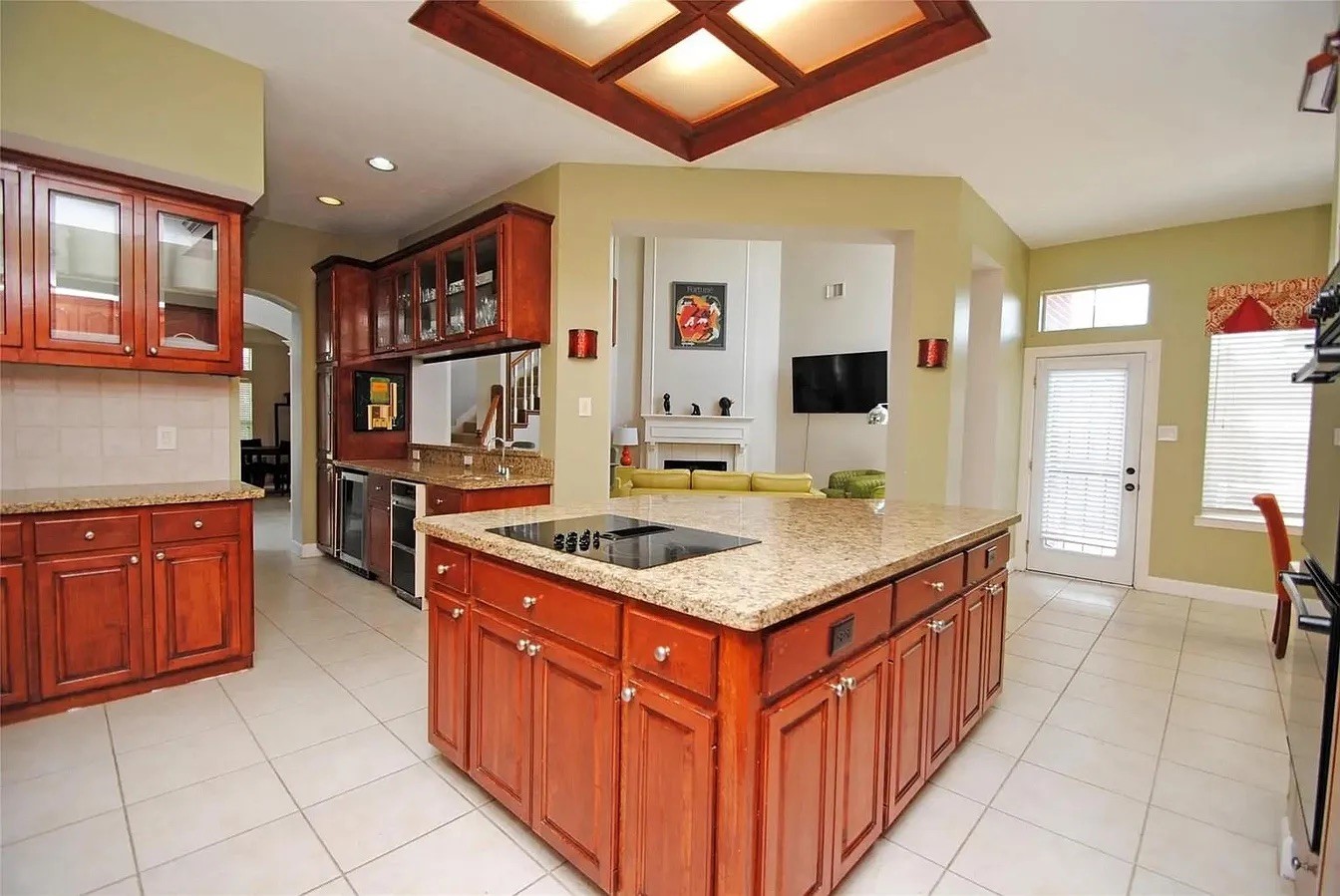 2731 Lakeside Village Drive Property Photo 16