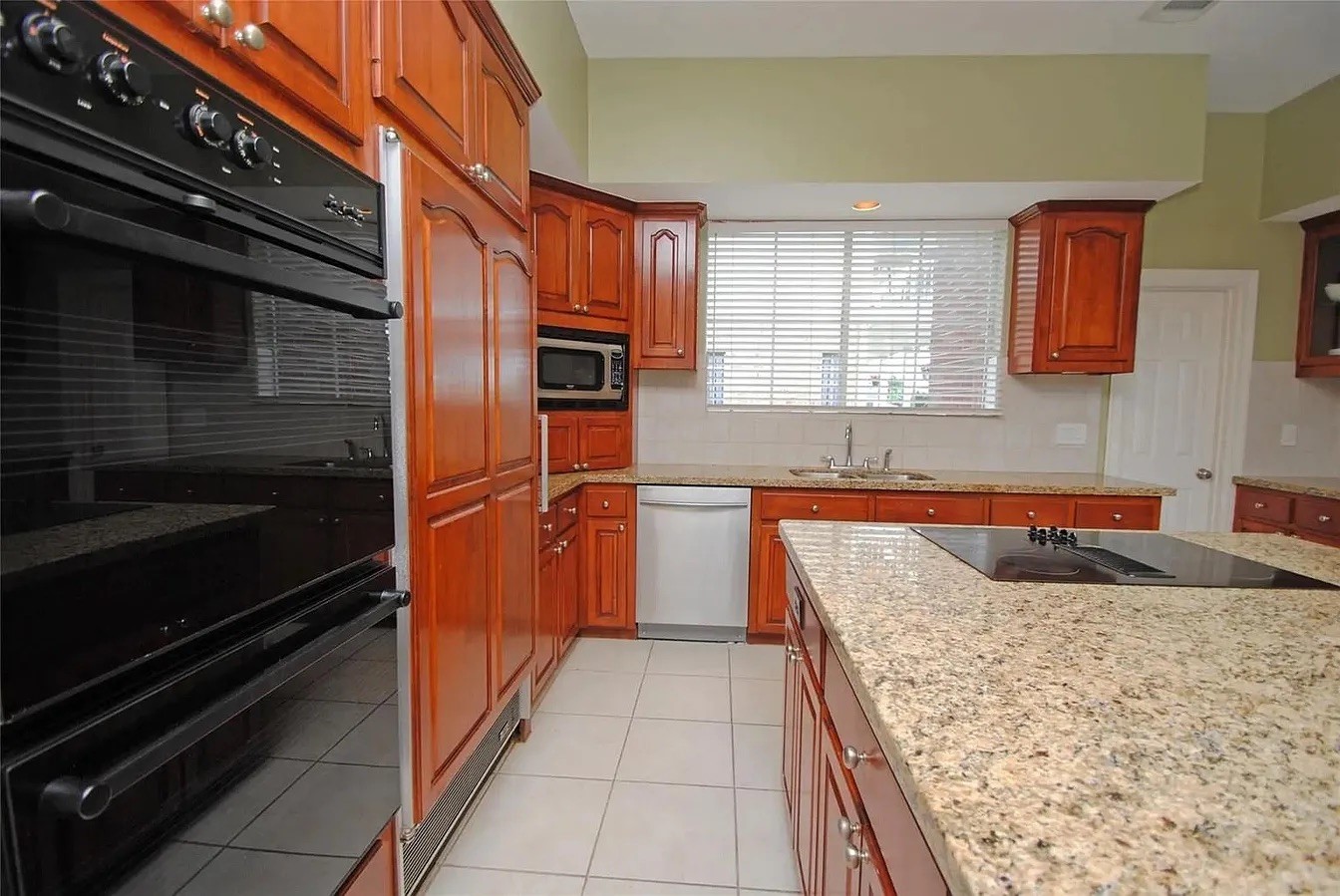 2731 Lakeside Village Drive Property Photo 17