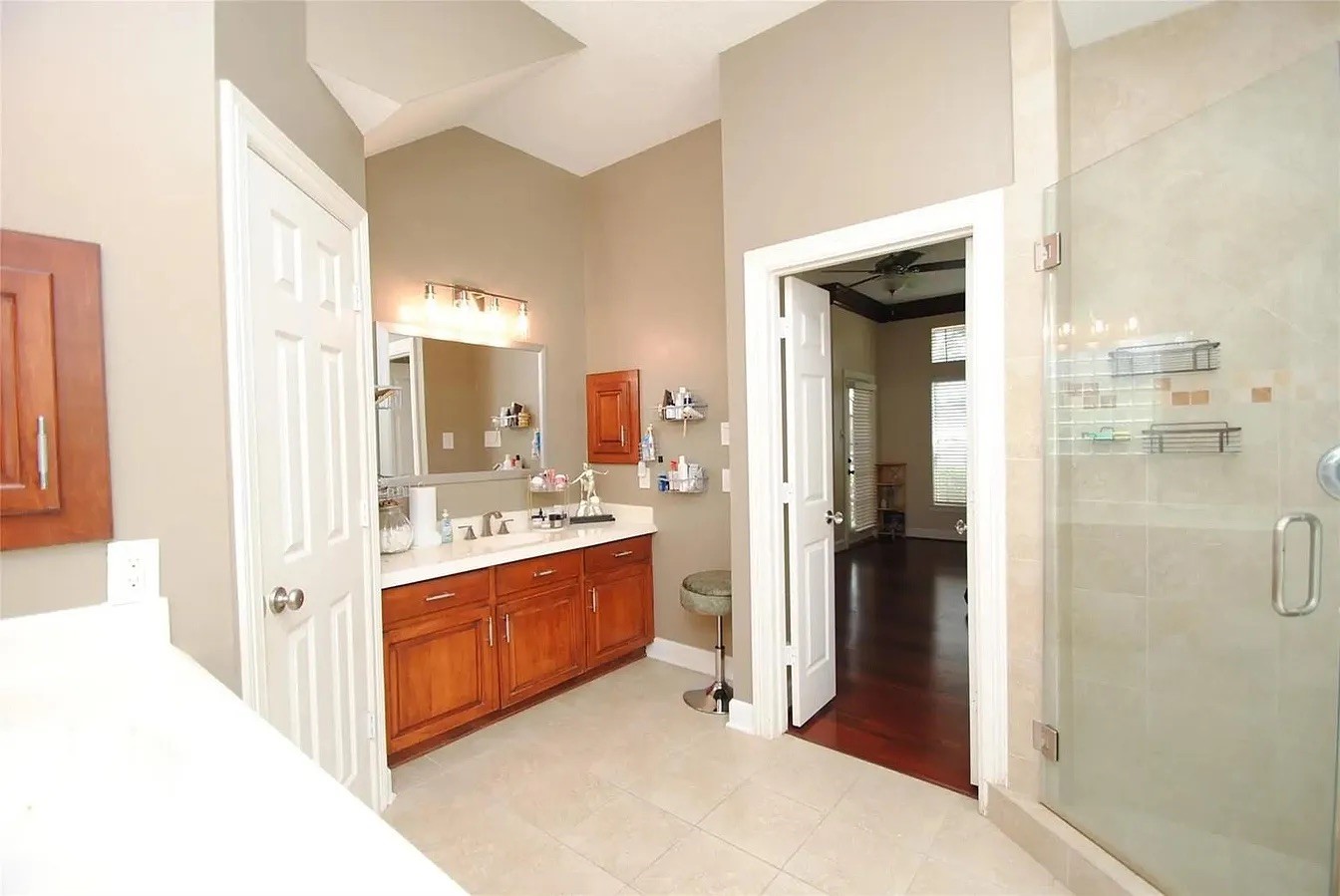 2731 Lakeside Village Drive Property Photo 23