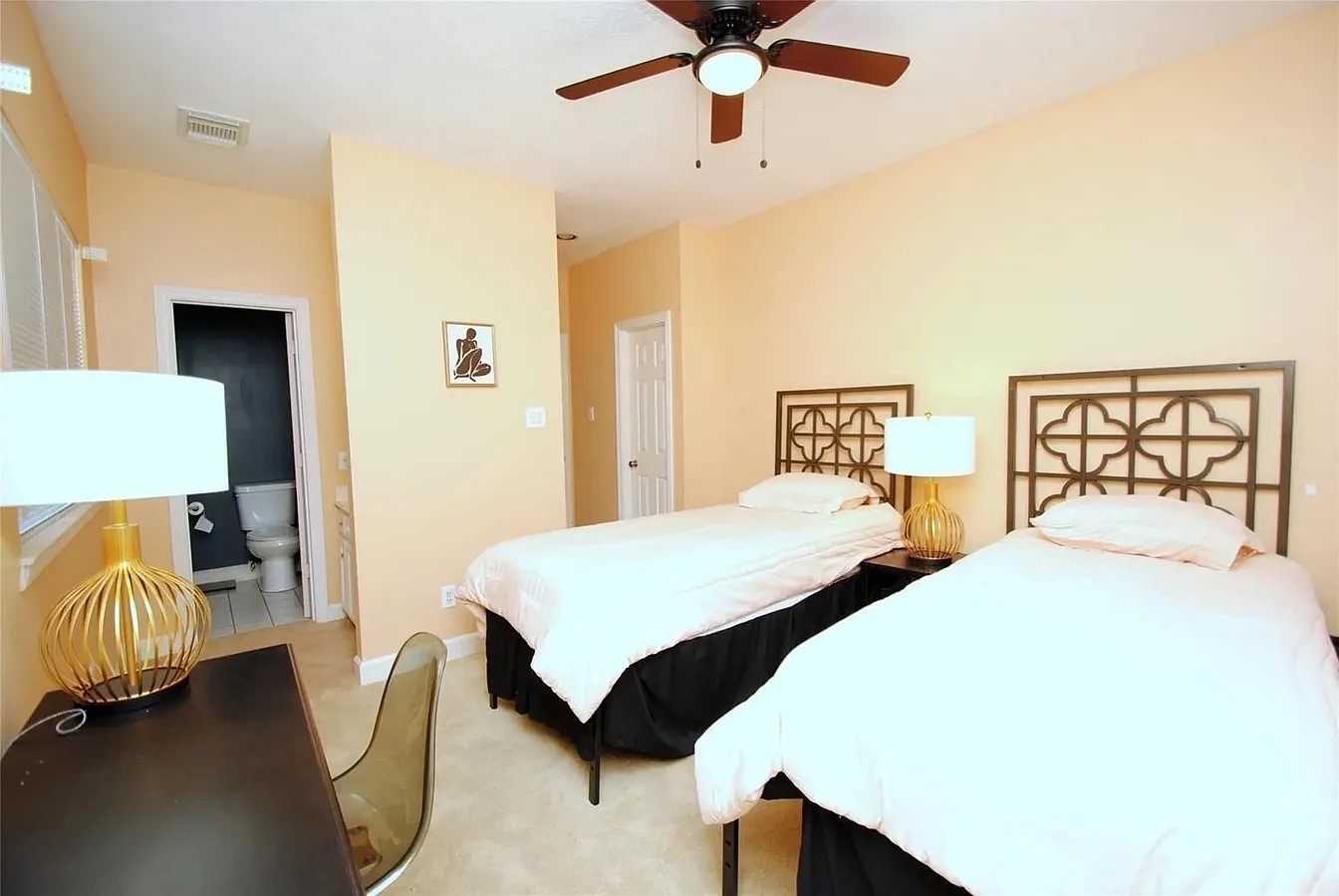 2731 Lakeside Village Drive Property Photo 30