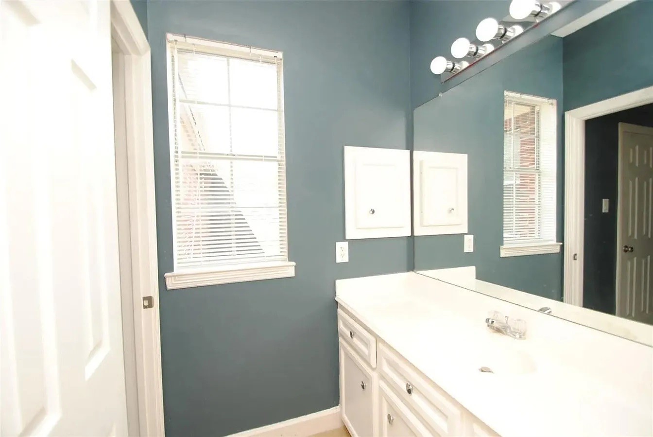 2731 Lakeside Village Drive Property Photo 31