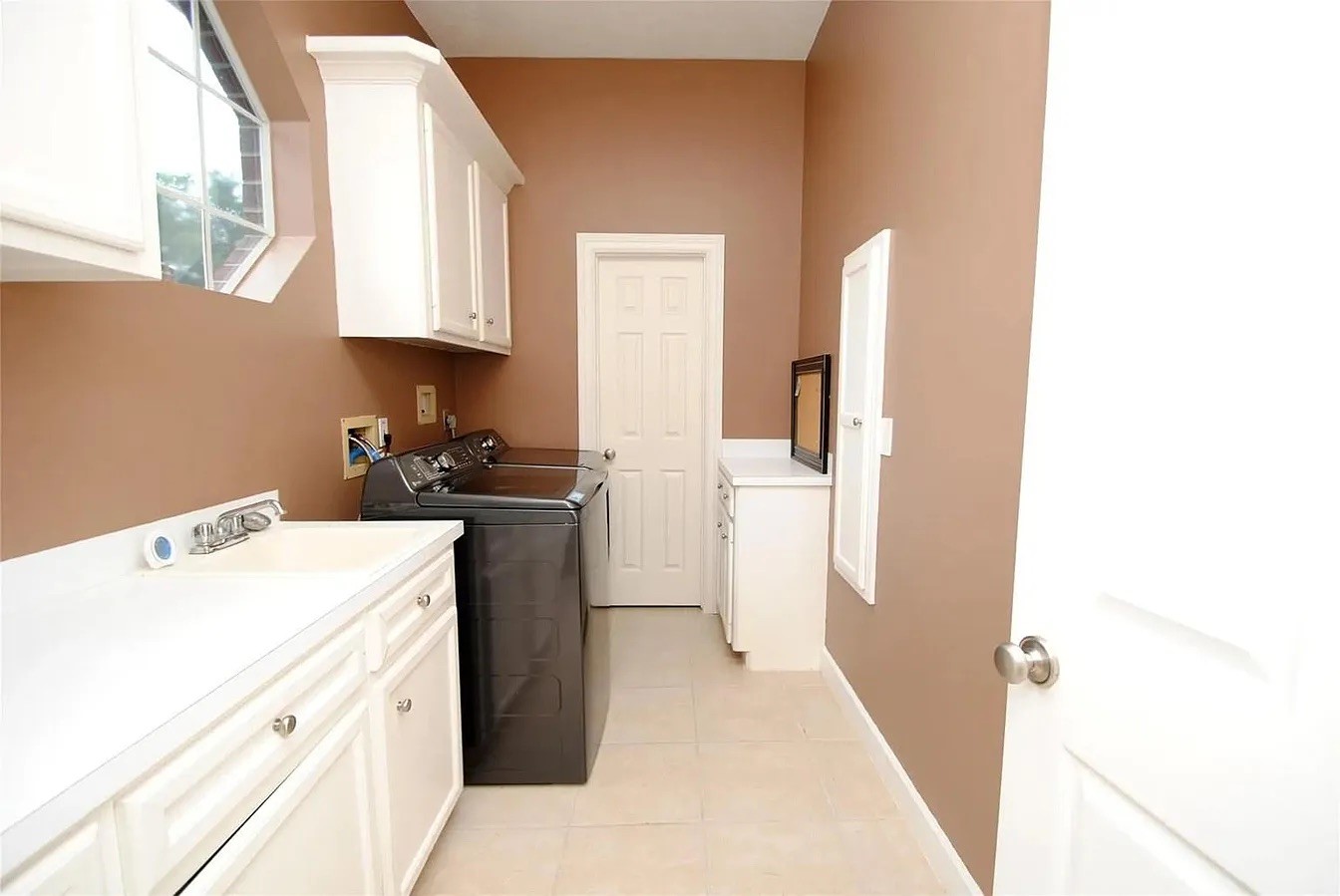 2731 Lakeside Village Drive Property Photo 35
