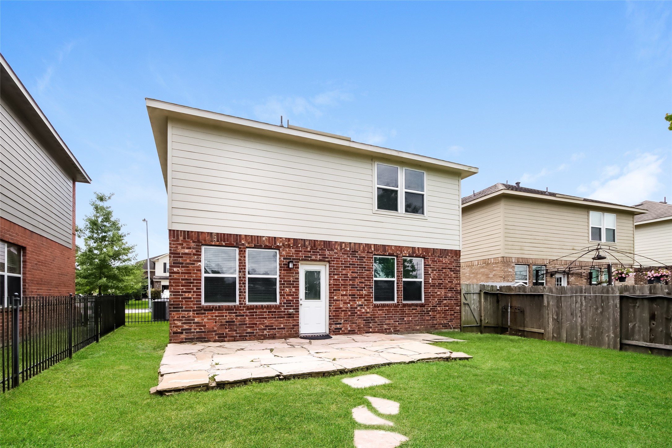18702 Walden Glen Circle Property Photo 14
