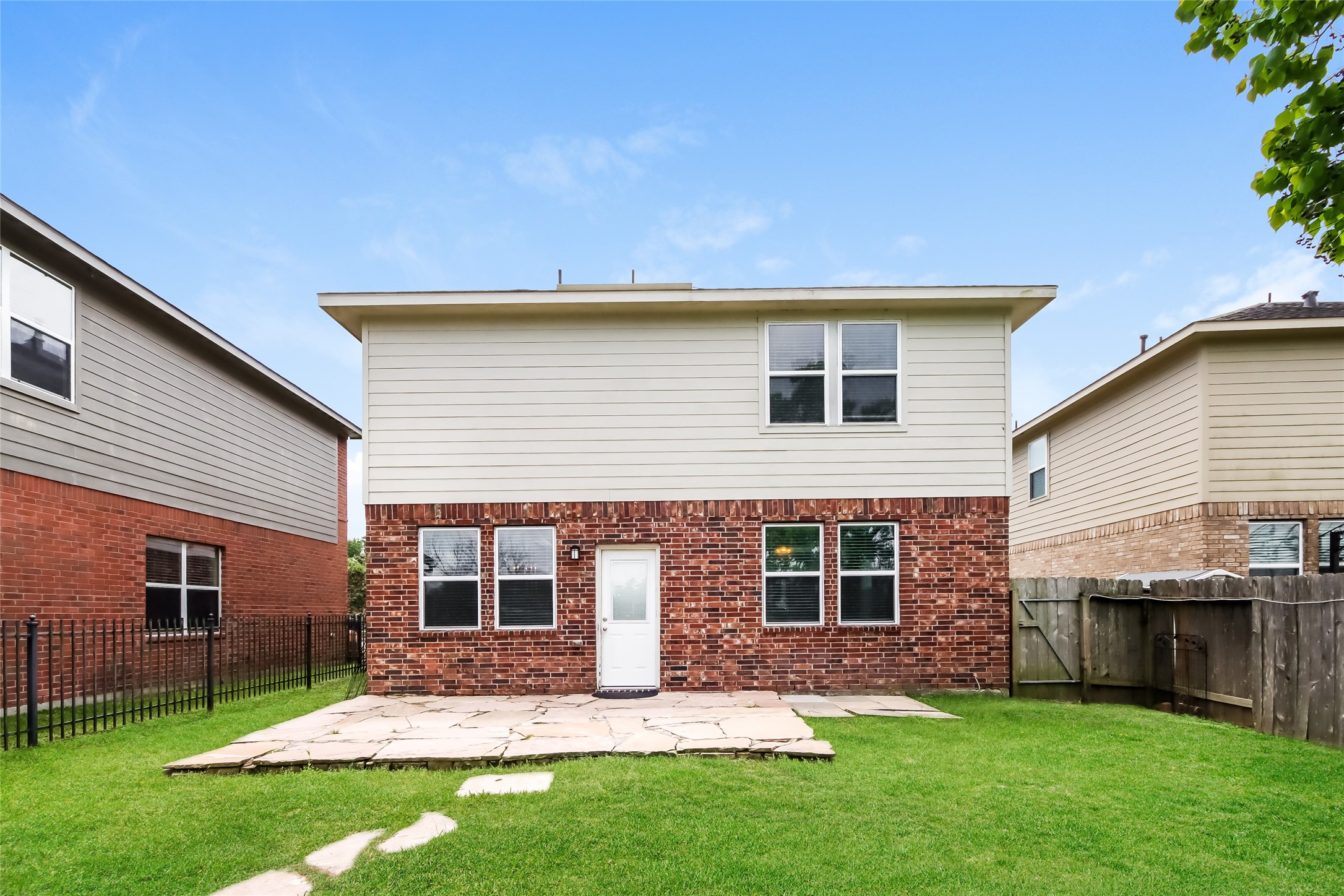 18702 Walden Glen Circle Property Photo 15