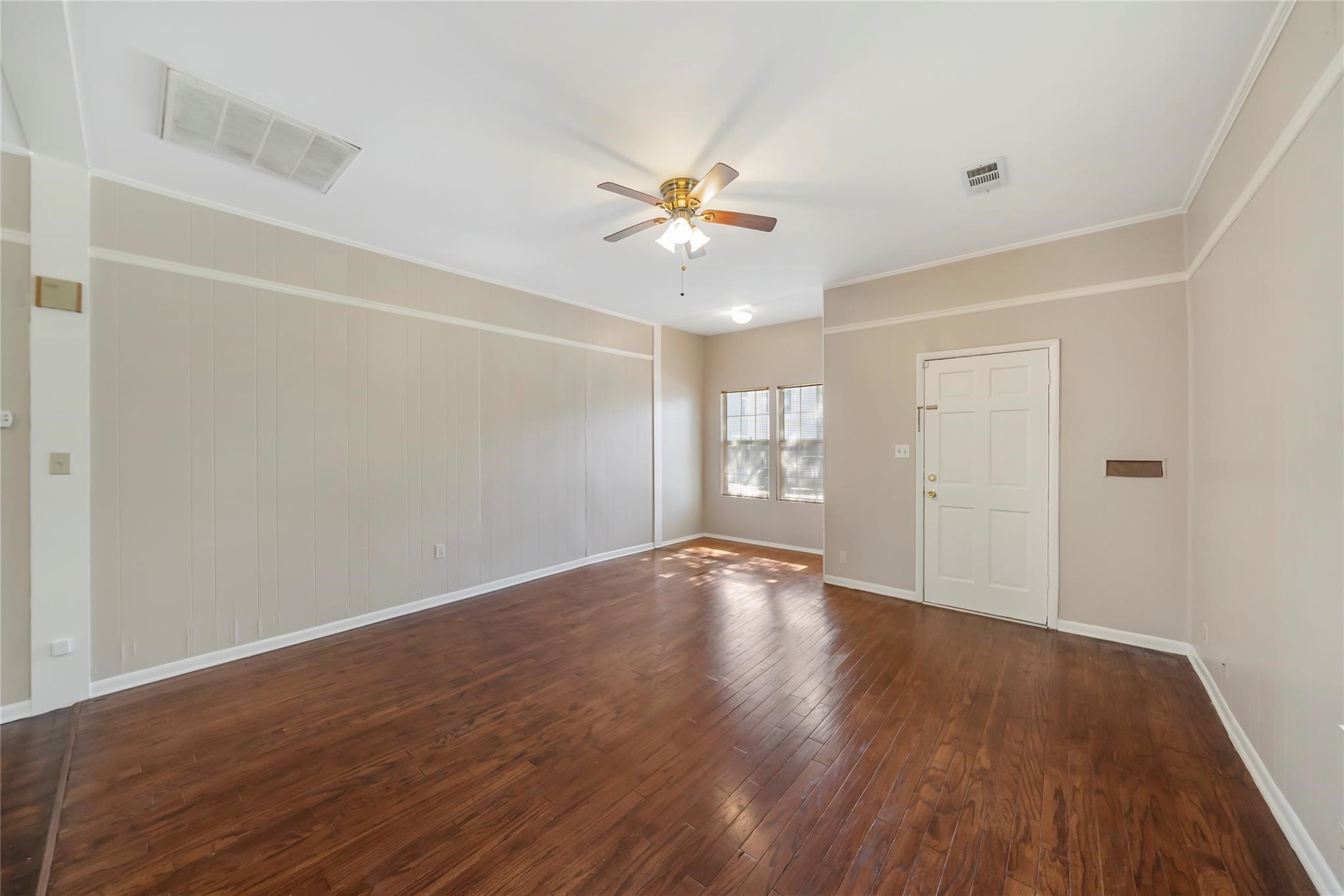 709 E 26th Street Property Photo 5