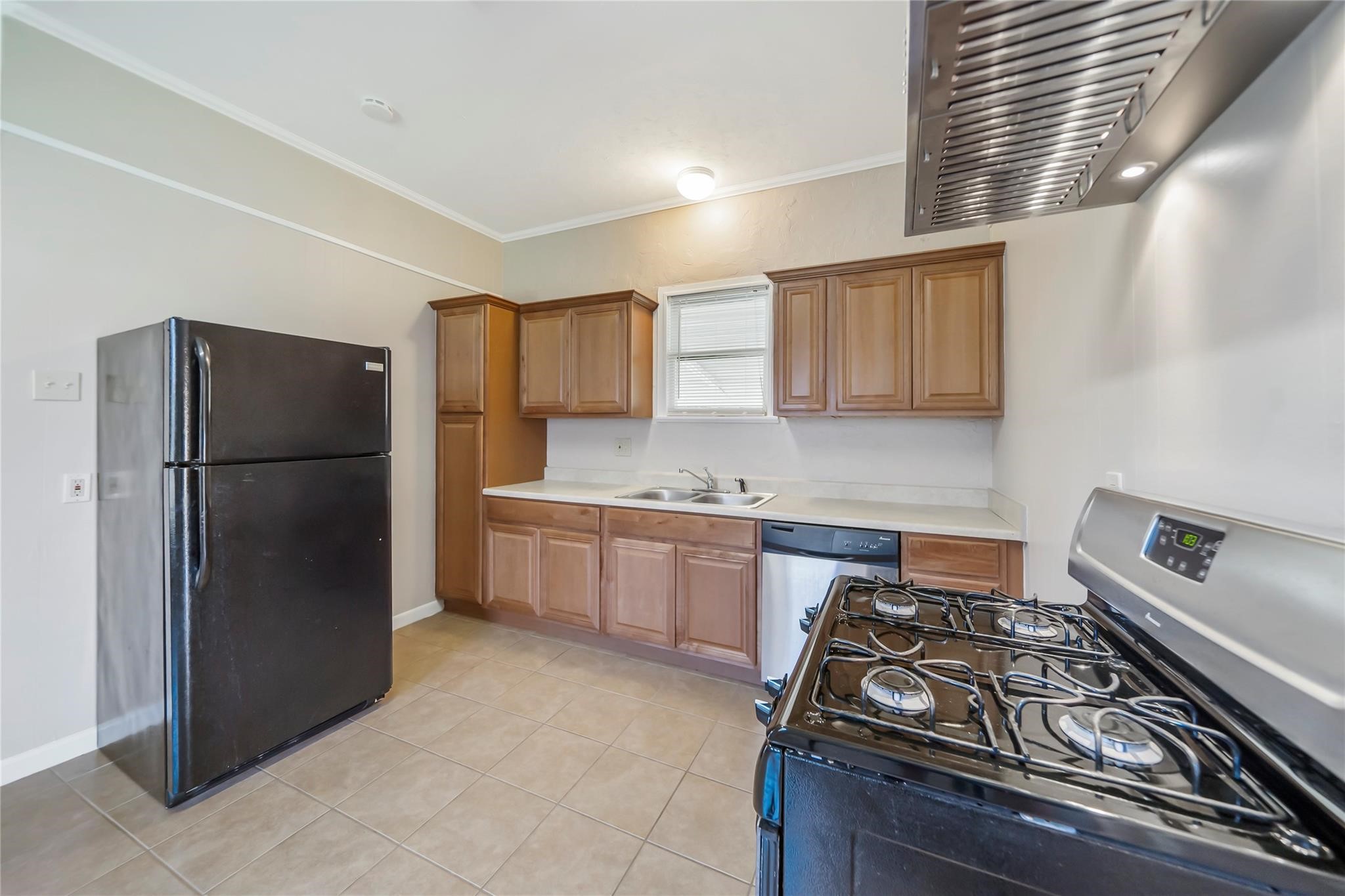 709 E 26th Street Property Photo 11