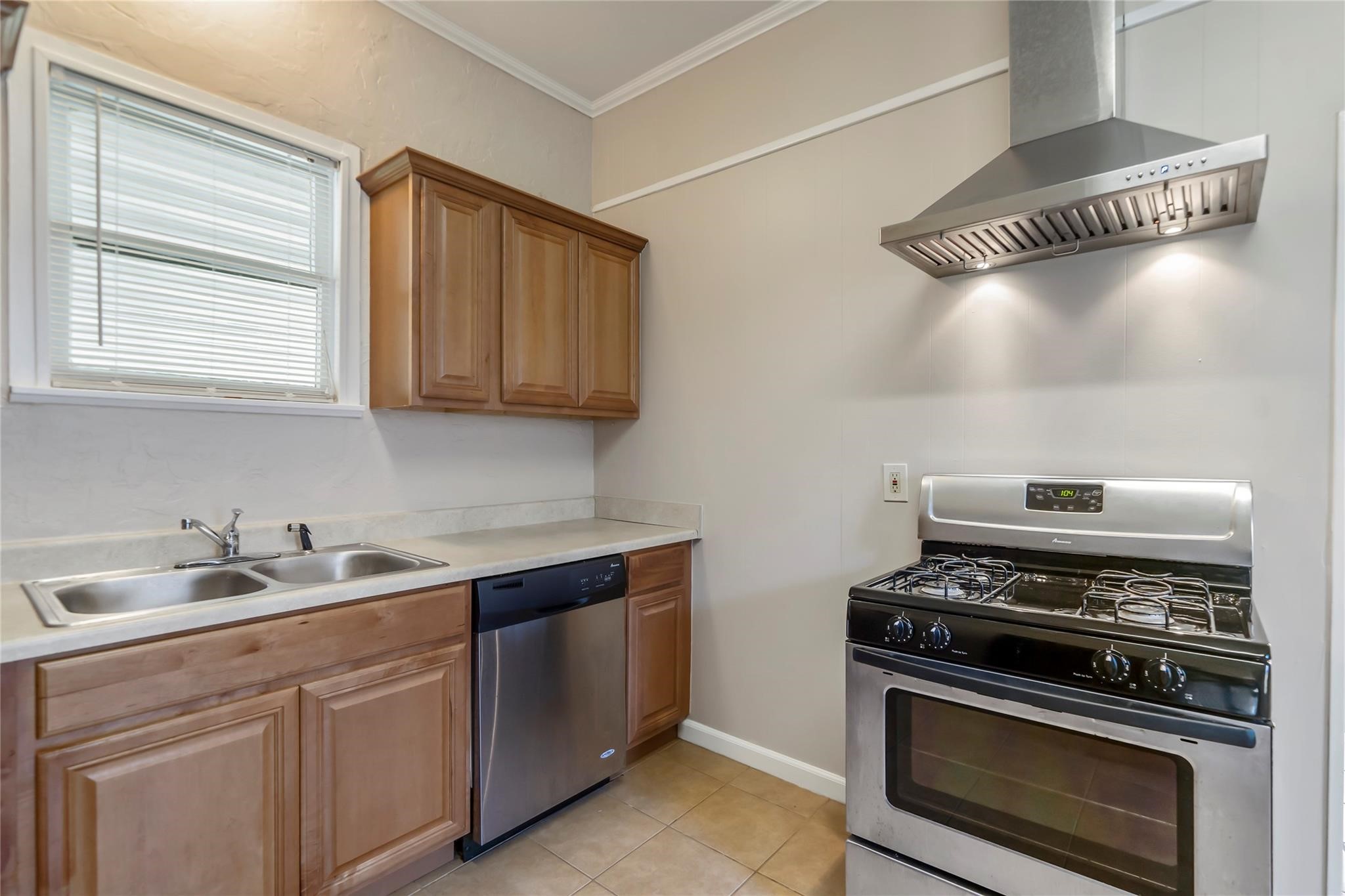 709 E 26th Street Property Photo 12