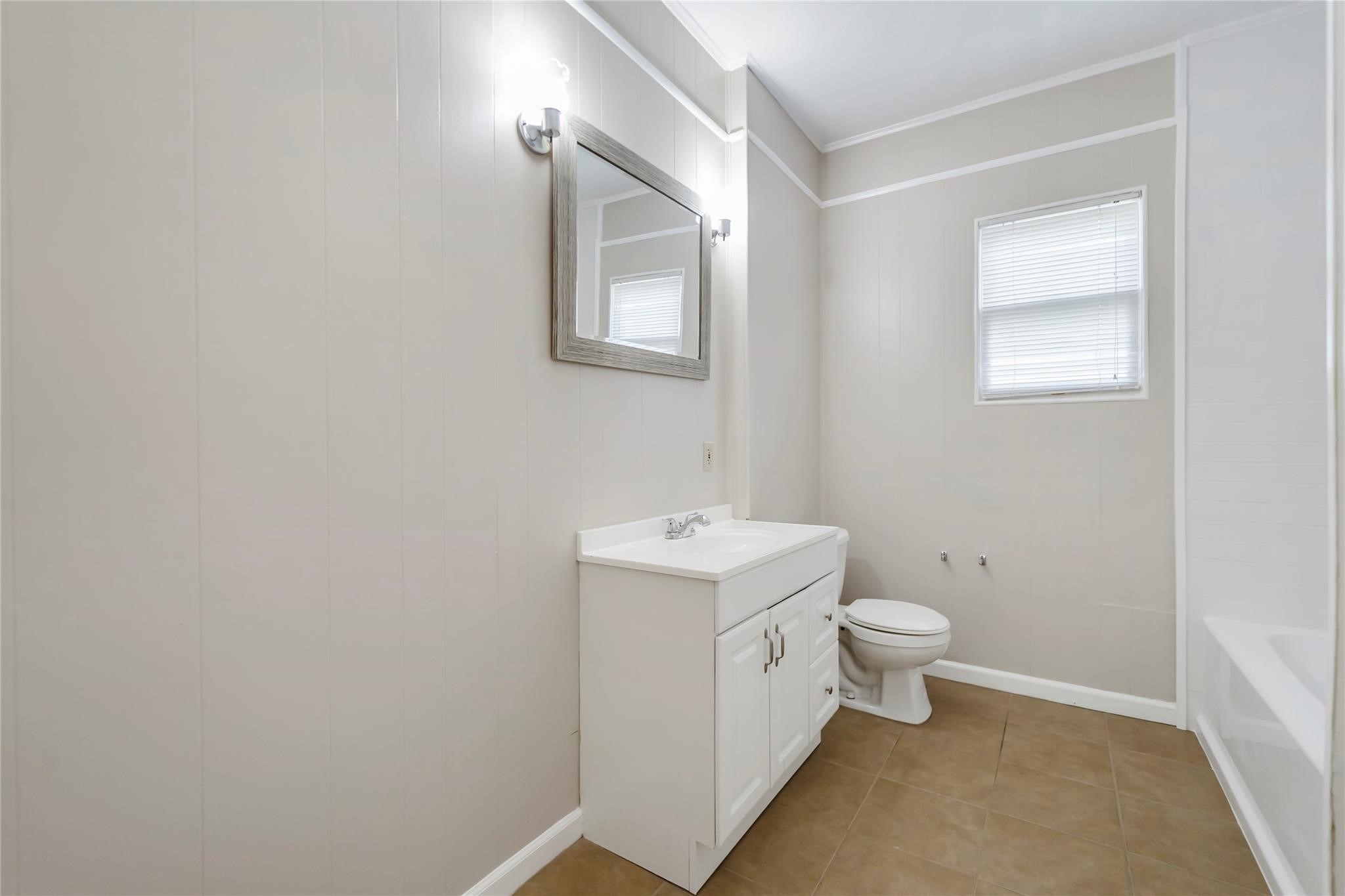 709 E 26th Street Property Photo 18