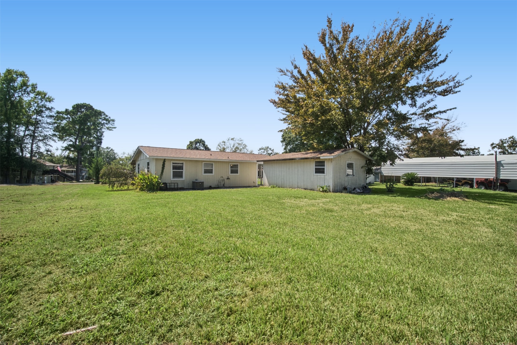 384 Lakeview Drive Property Photo 2