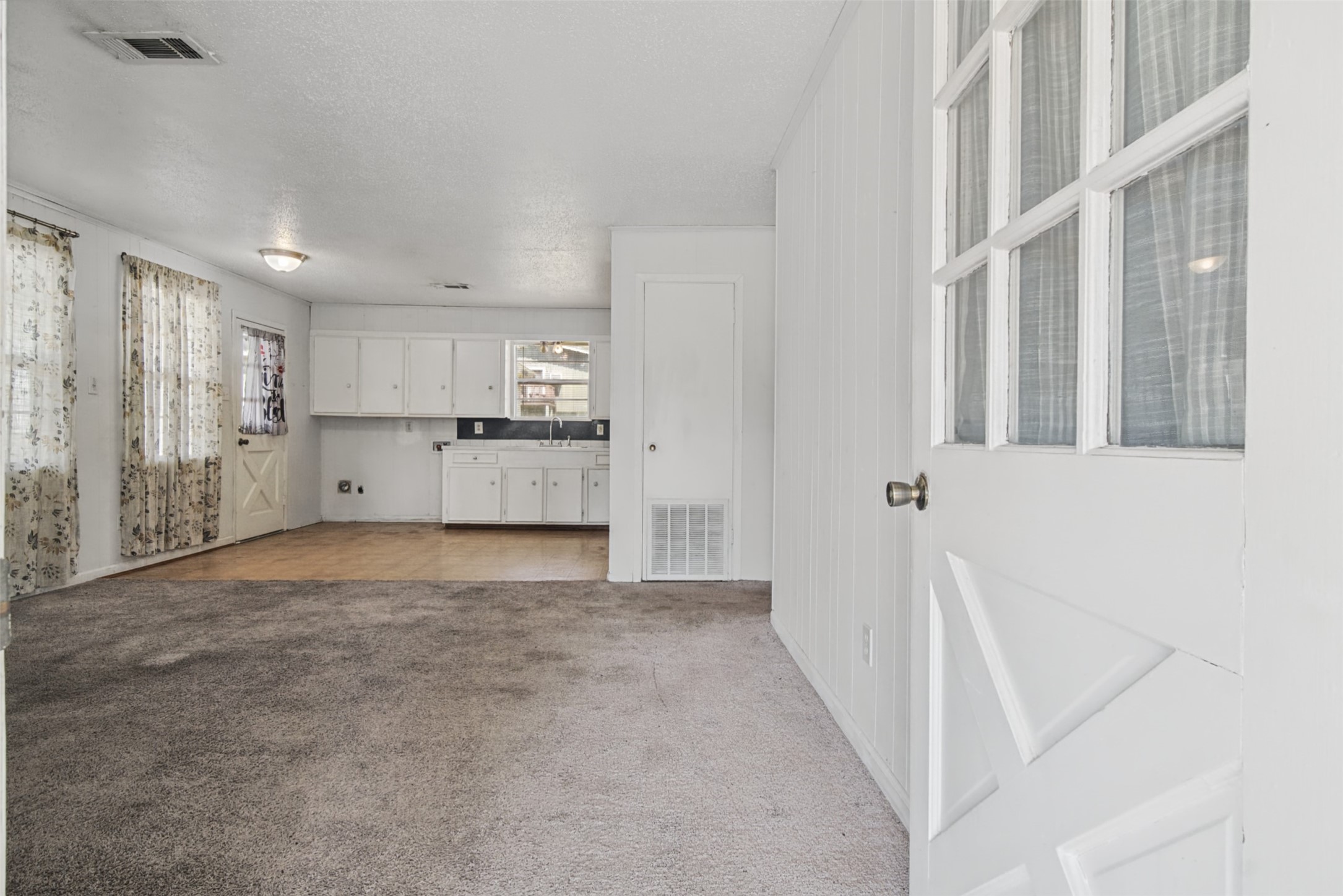 384 Lakeview Drive Property Photo 3