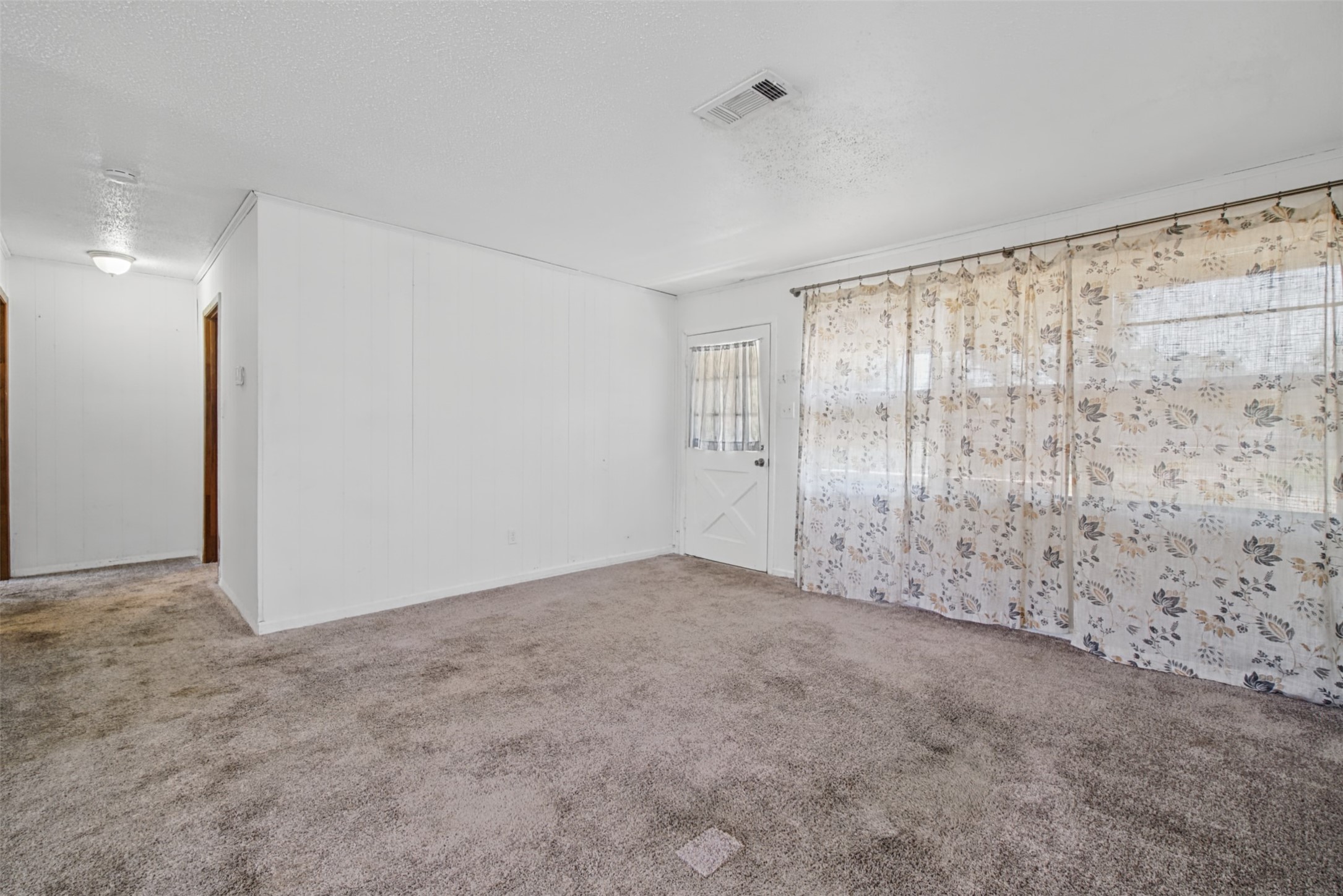 384 Lakeview Drive Property Photo 4