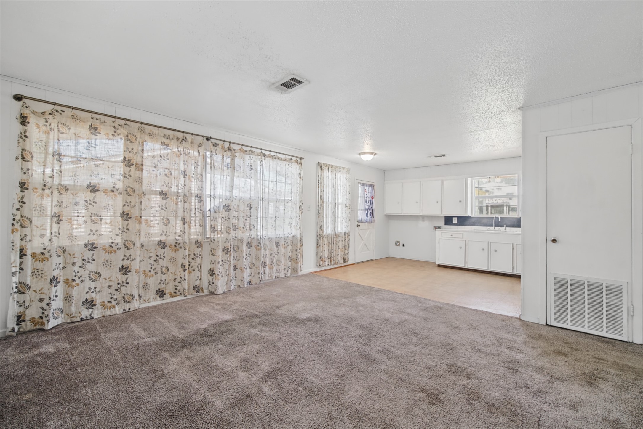 384 Lakeview Drive Property Photo 5