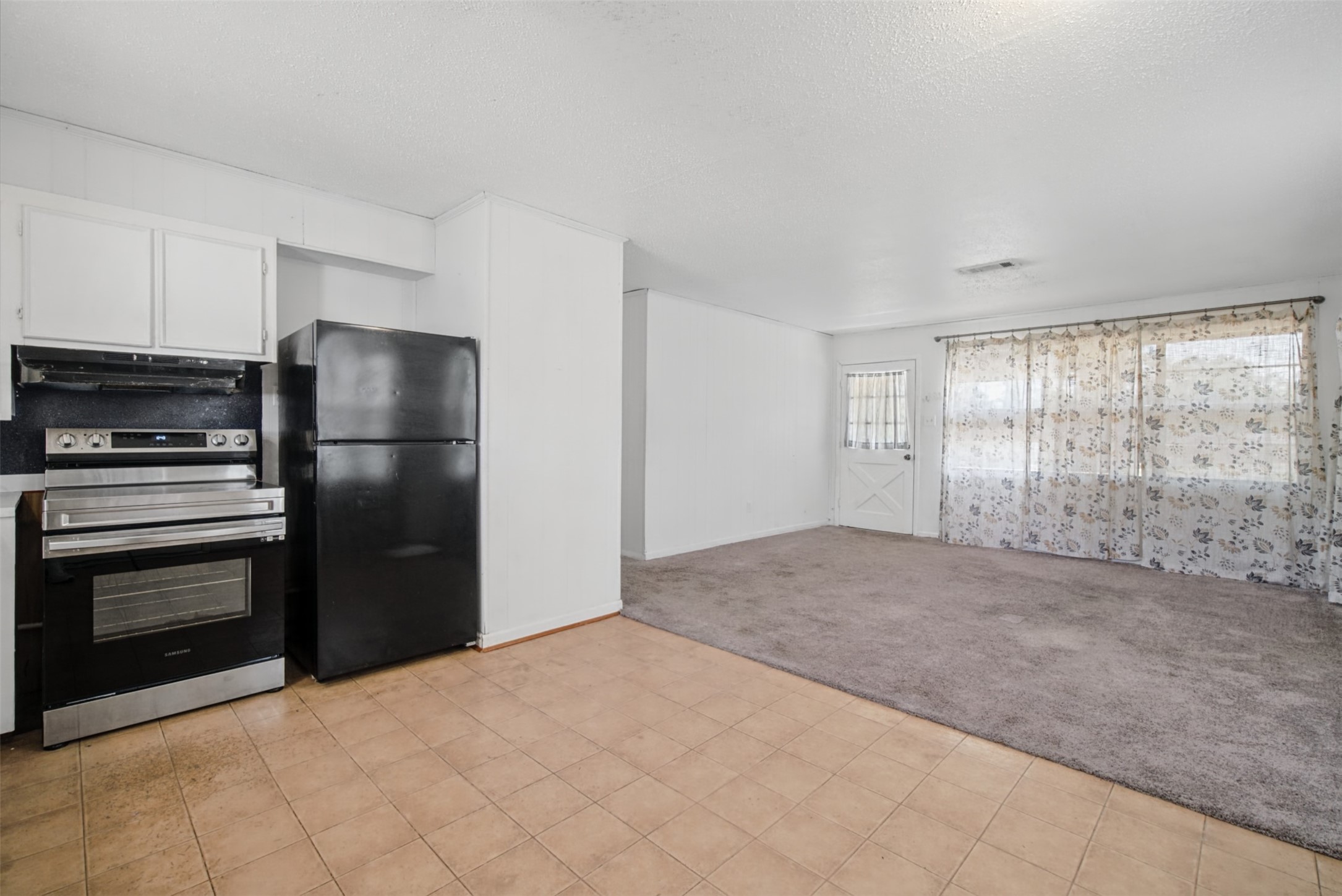384 Lakeview Drive Property Photo 7
