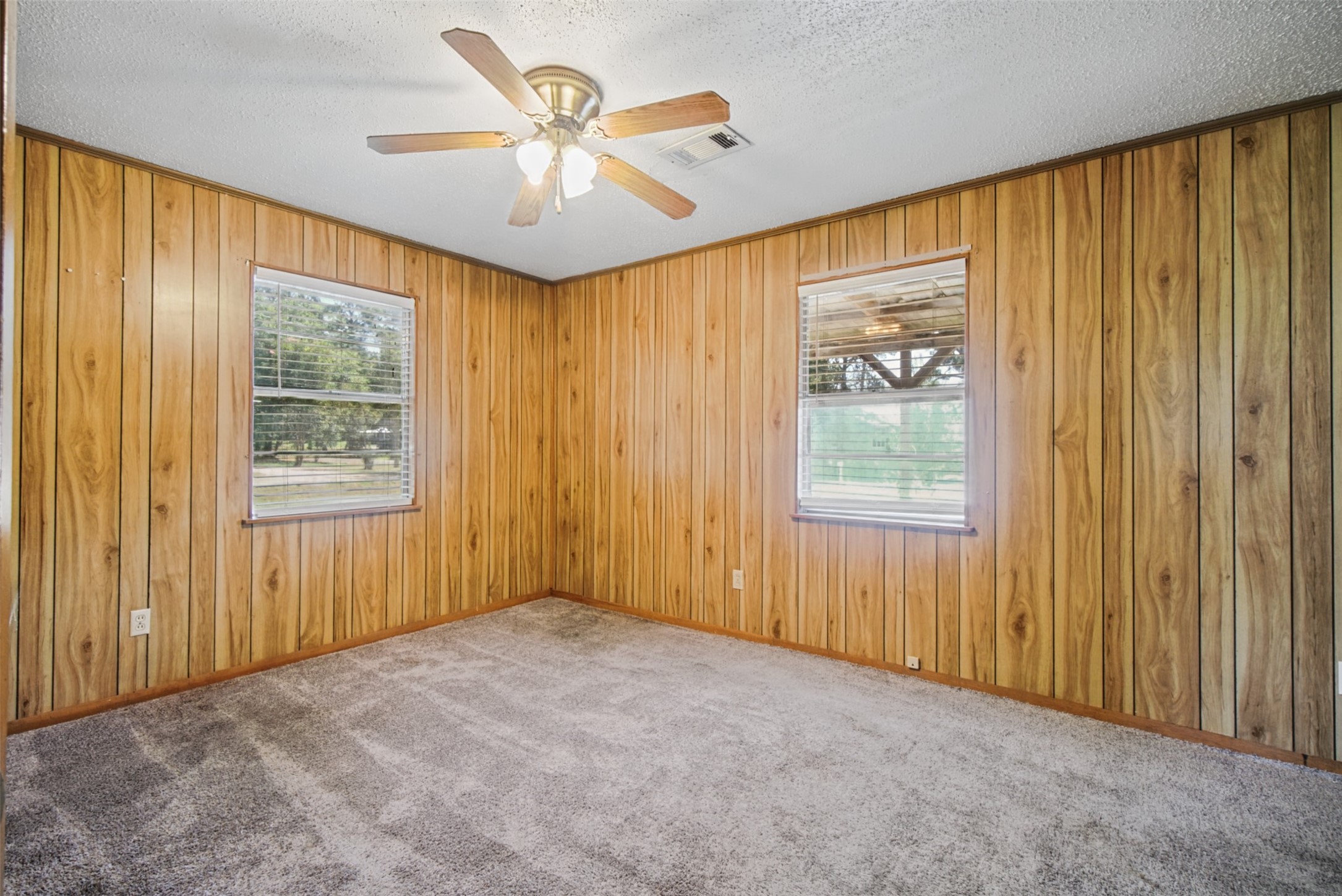 384 Lakeview Drive Property Photo 10
