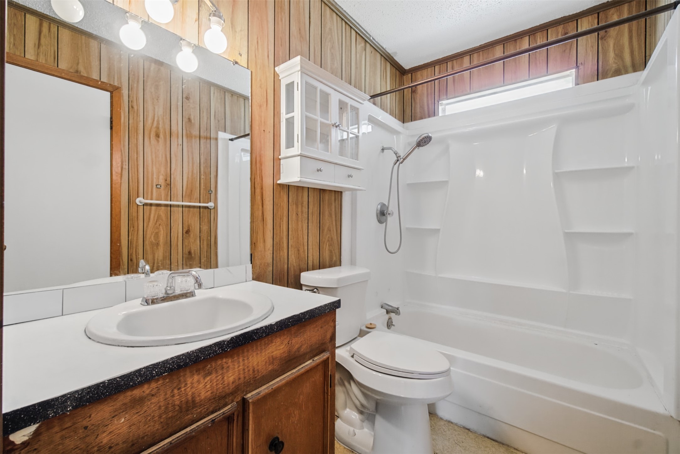 384 Lakeview Drive Property Photo 14