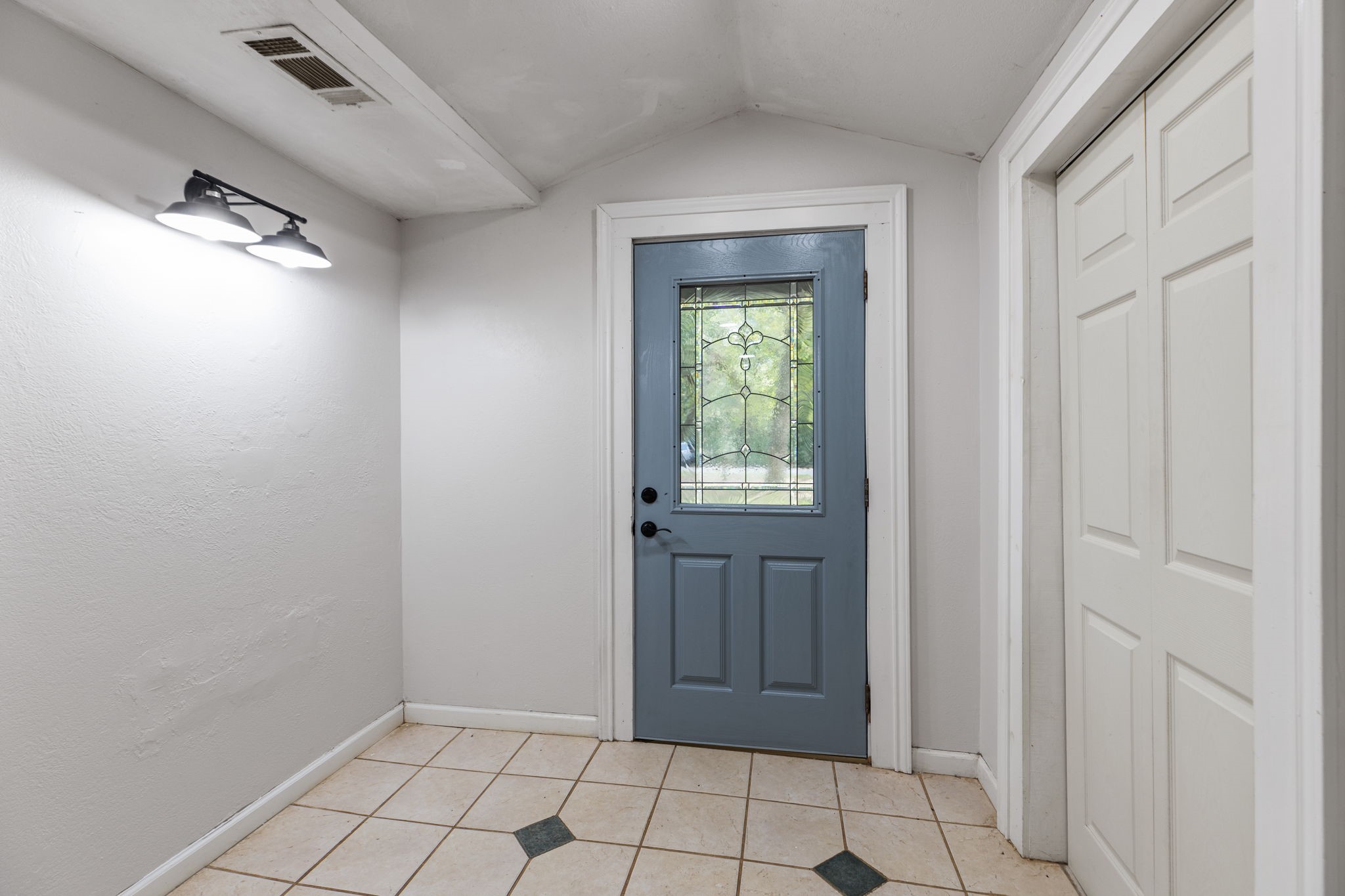 25752 Deer Trail Property Photo 9