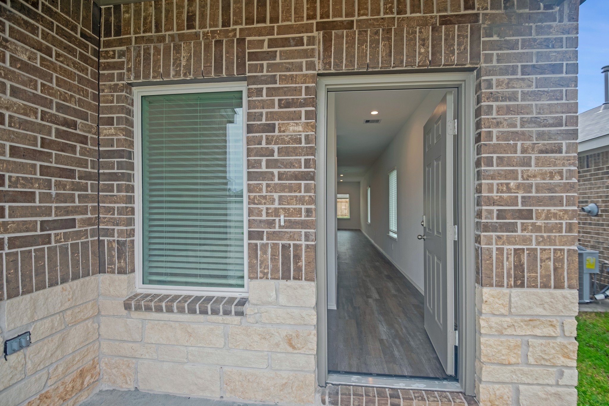 5710 Redstone Gardens Dr Property Photo 4