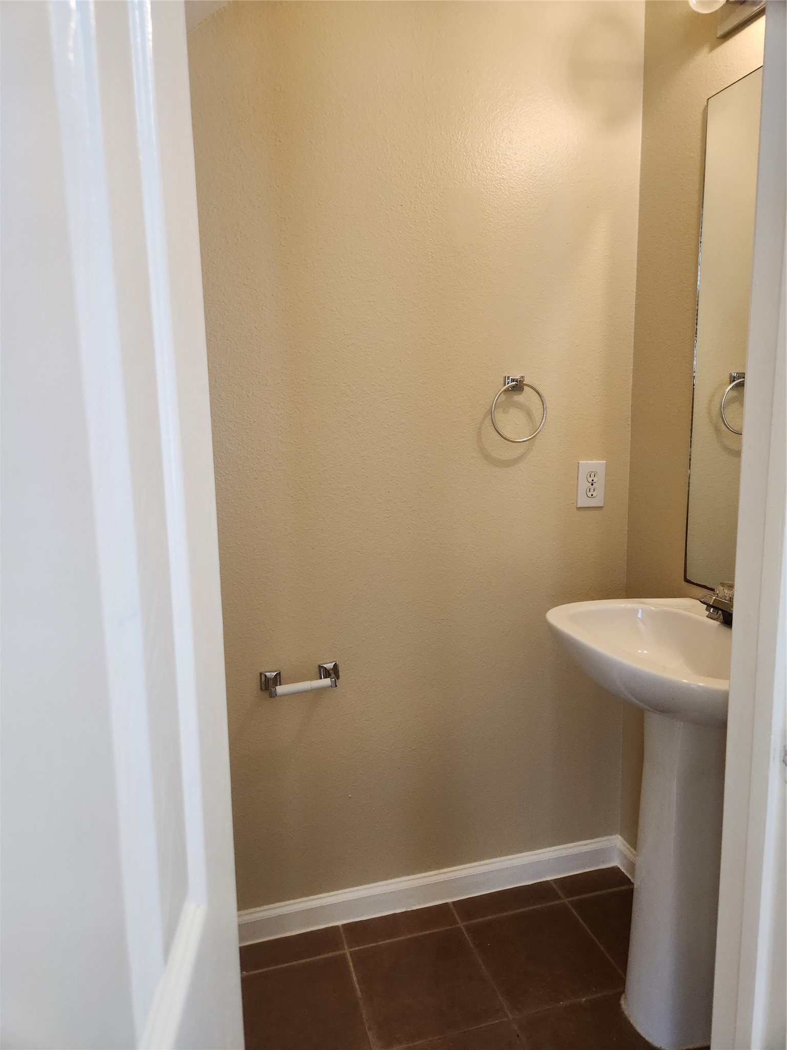 7631 Goudin Drive Property Photo 5