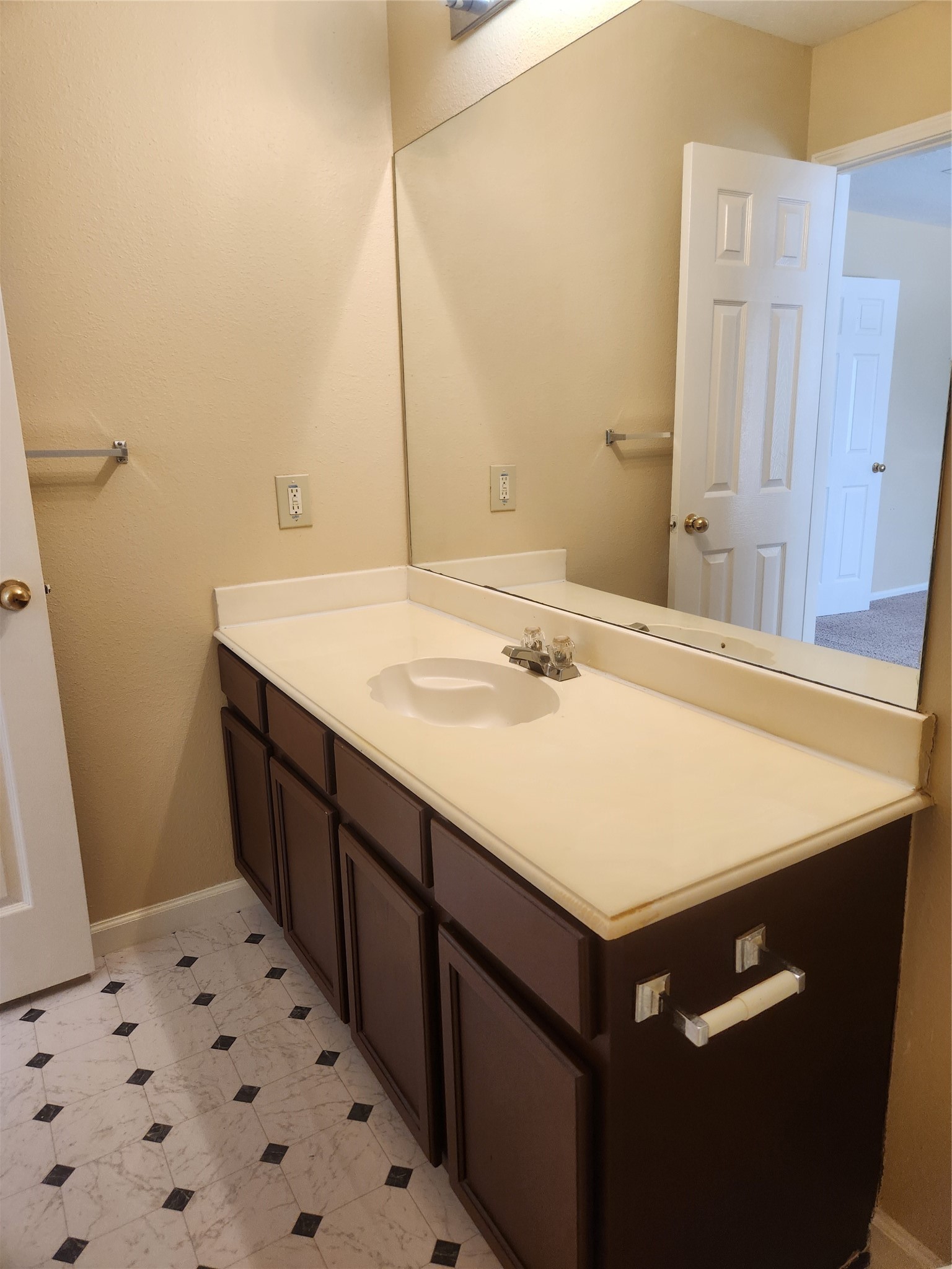 7631 Goudin Drive Property Photo 13
