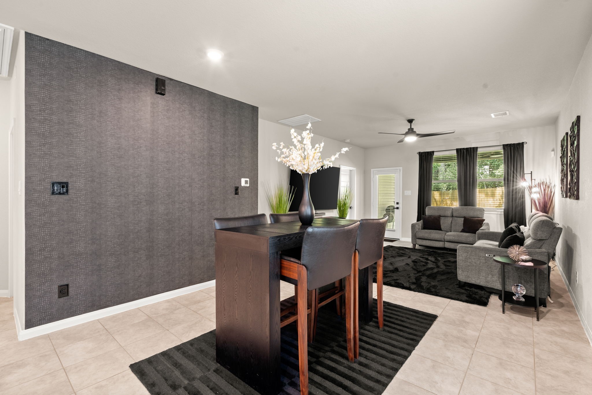 7067 Silverleaf Oak Street Property Photo 8