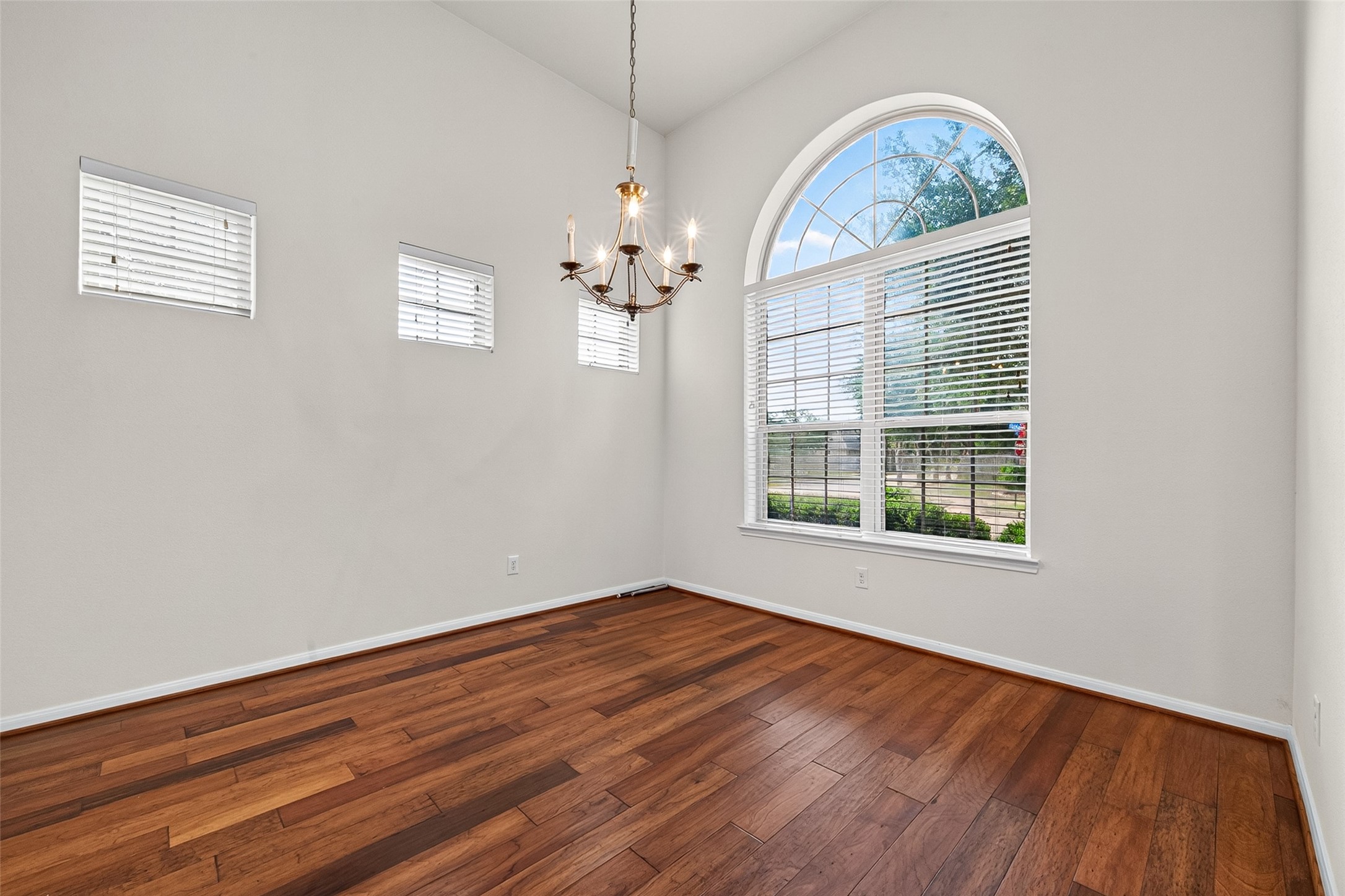 7102 Baitland Drive Property Photo 4