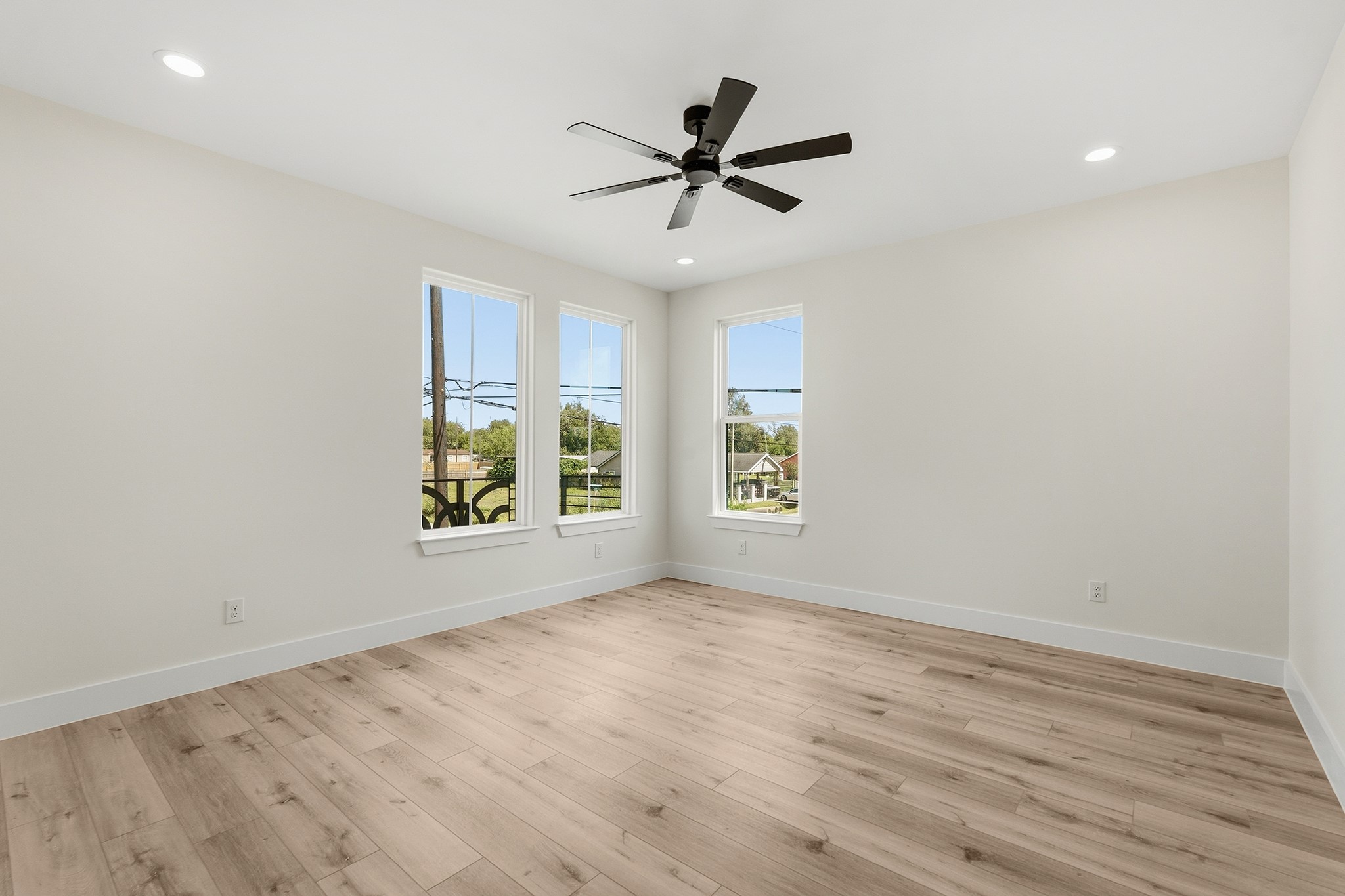 16654 Laurelwood Drive Property Photo 31