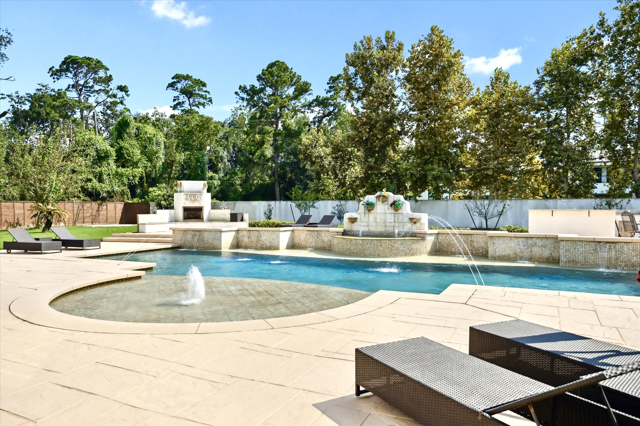 9105 Memorial Drive Property Photo 4