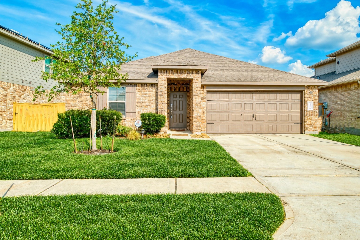 15226 Dinnet Berm Drive Property Photo 6