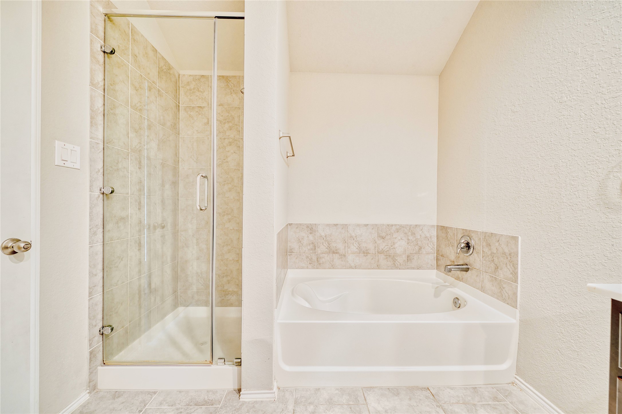 15226 Dinnet Berm Drive Property Photo 14