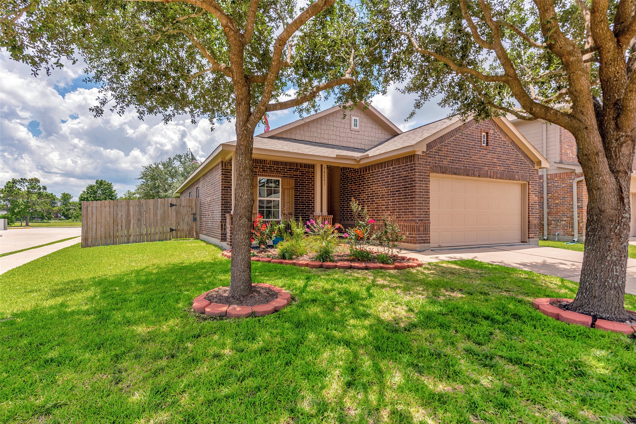 18203 Canary Bluff Lane Property Photo 1