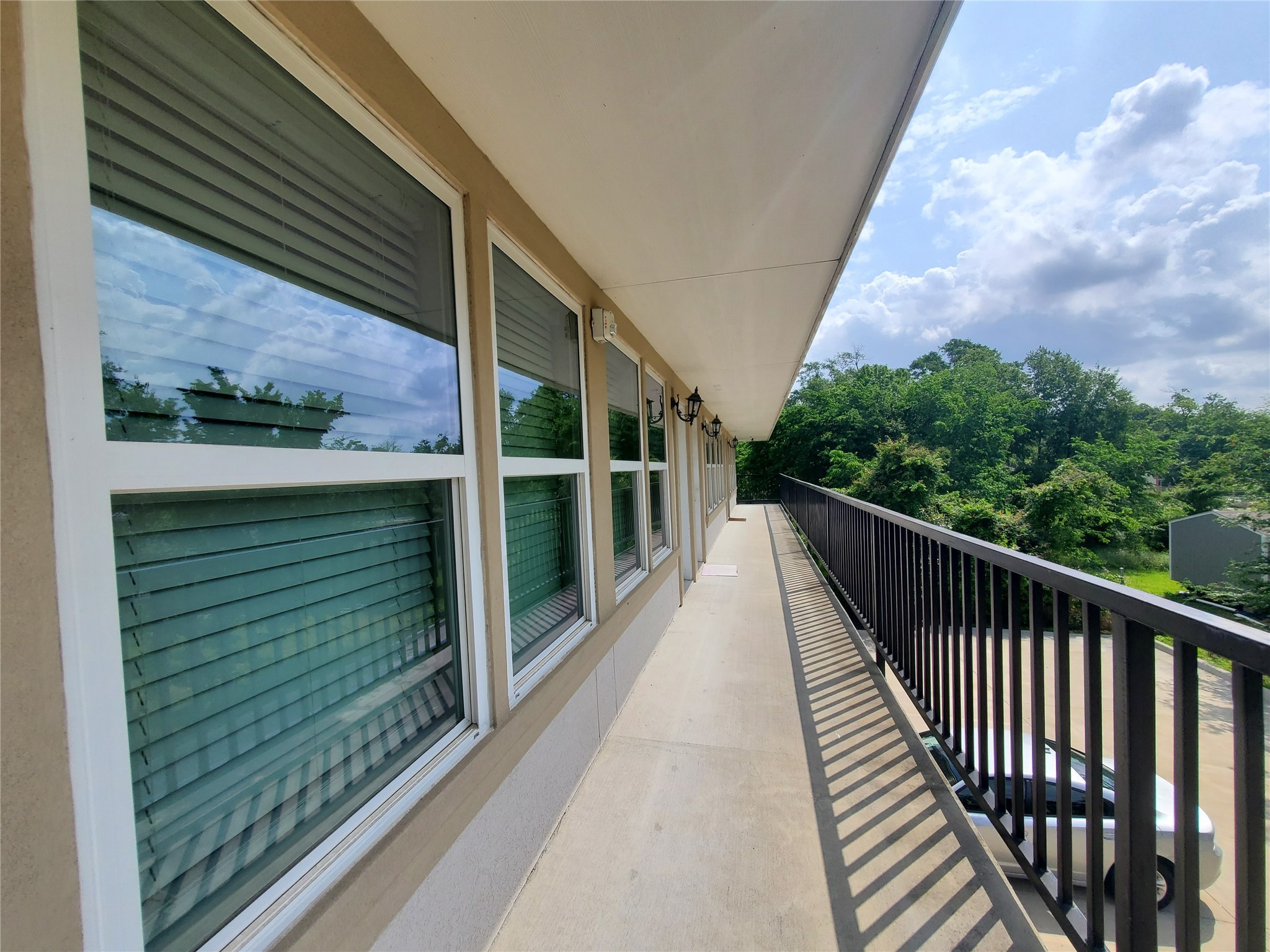 501 E Davis Street A Property Photo 6