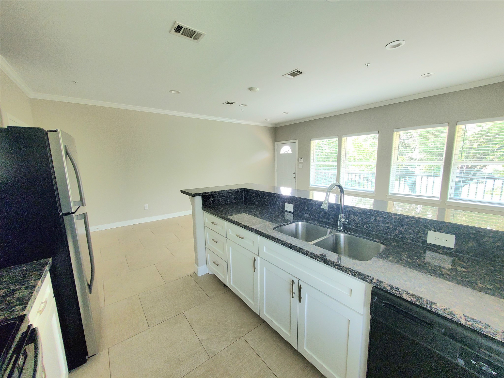 501 E Davis Street A Property Photo 11