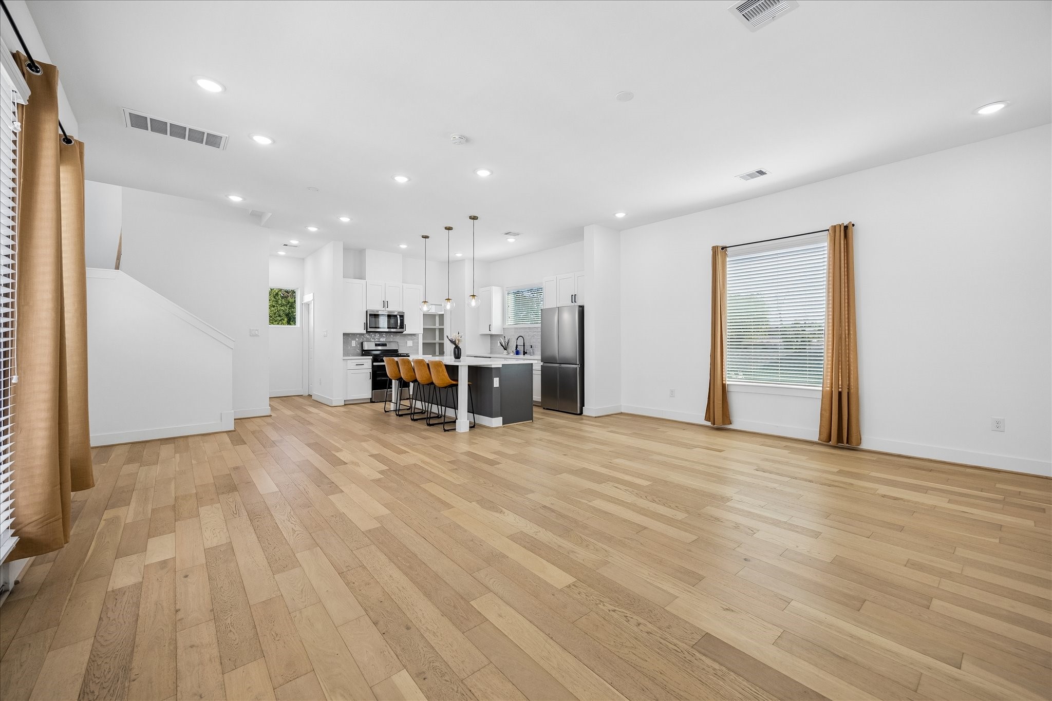 208 N York Street B Property Photo 12
