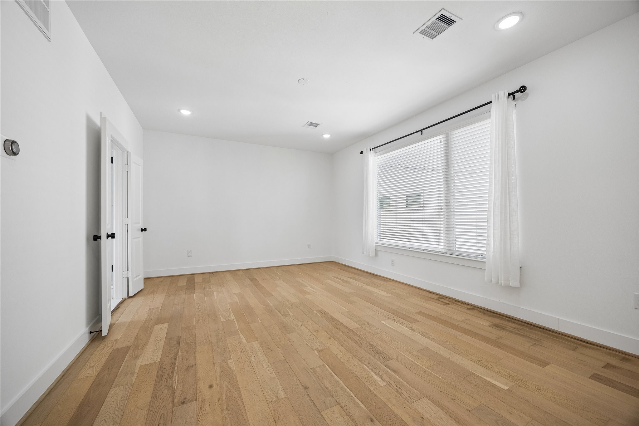 208 N York Street B Property Photo 18