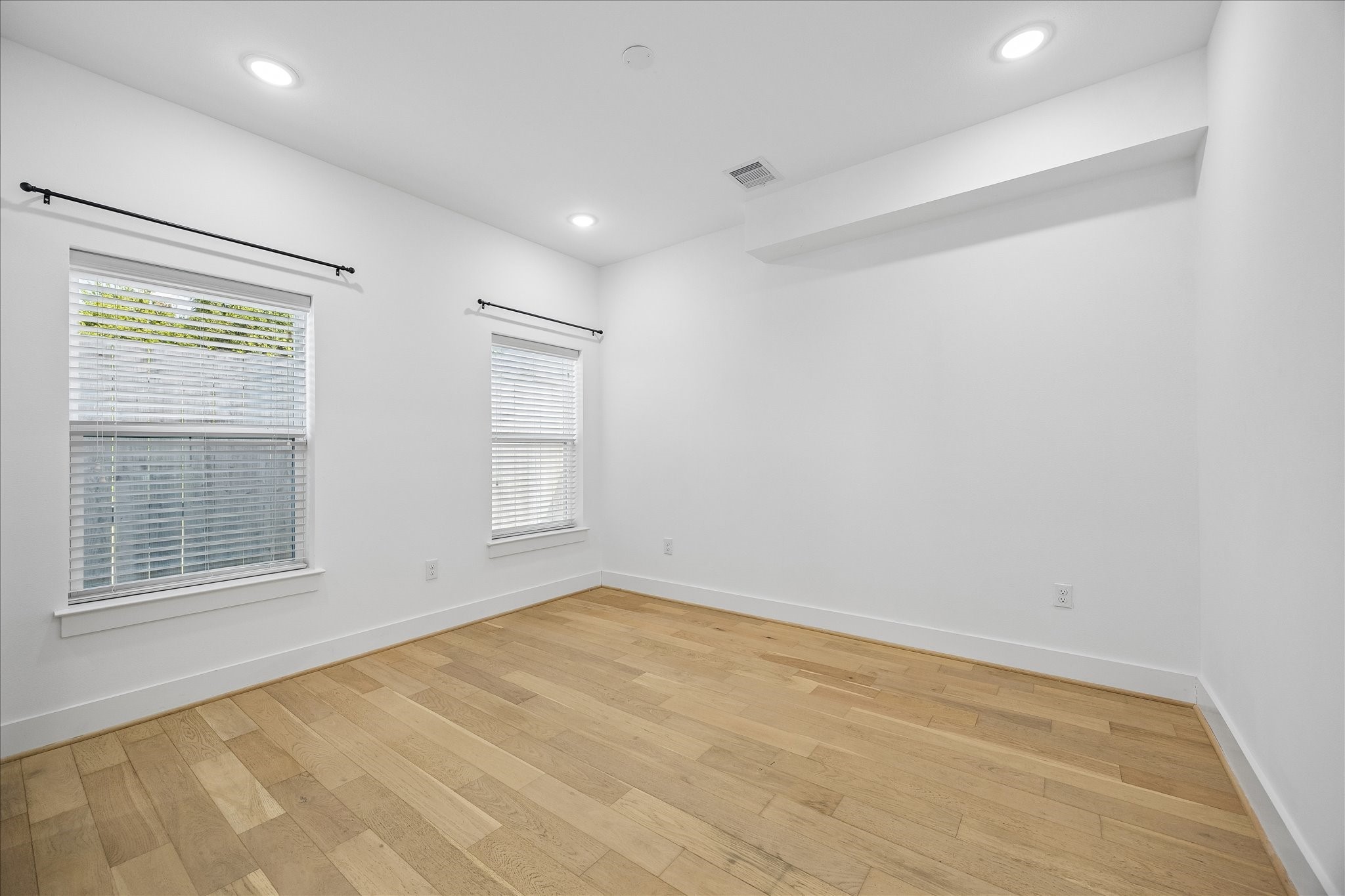 208 N York Street B Property Photo 21